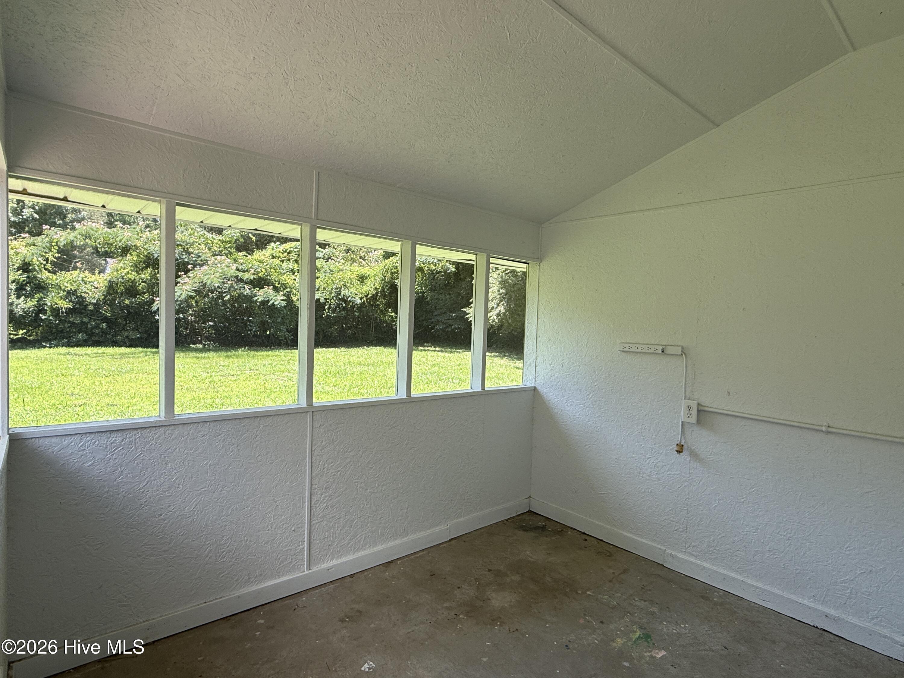 18 White Oak Street Property Photo 24
