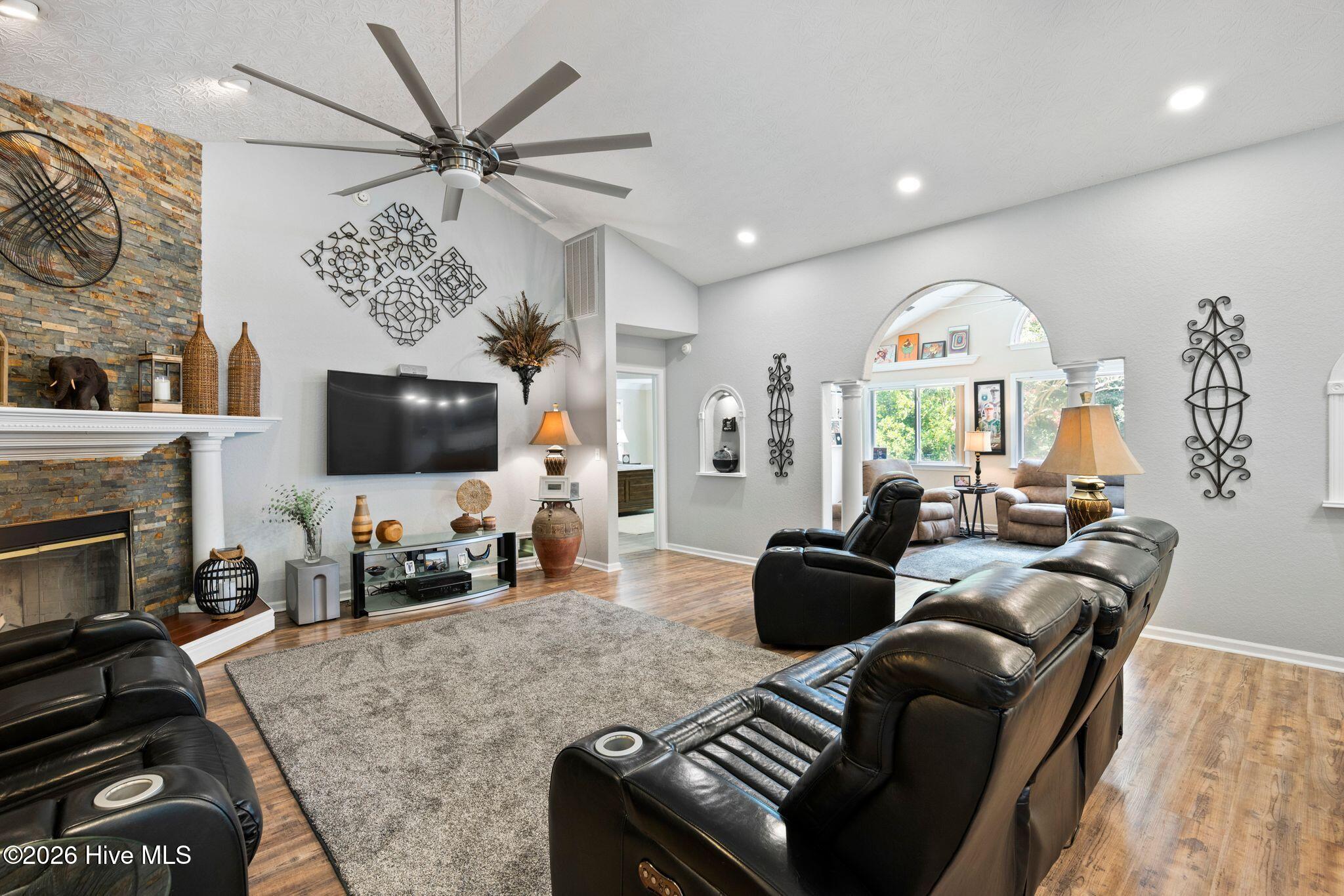 1 Sun Court Property Photo 11