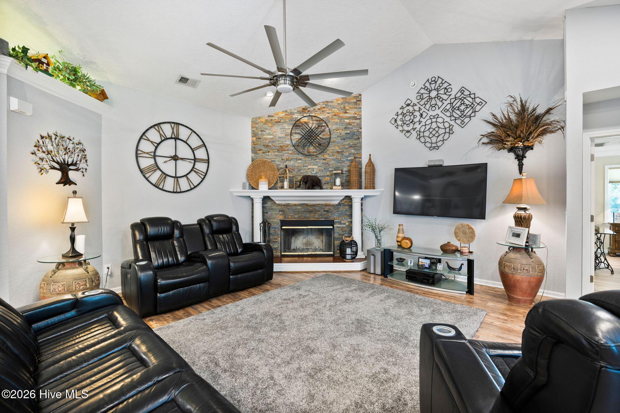 1 Sun Court Property Photo 12