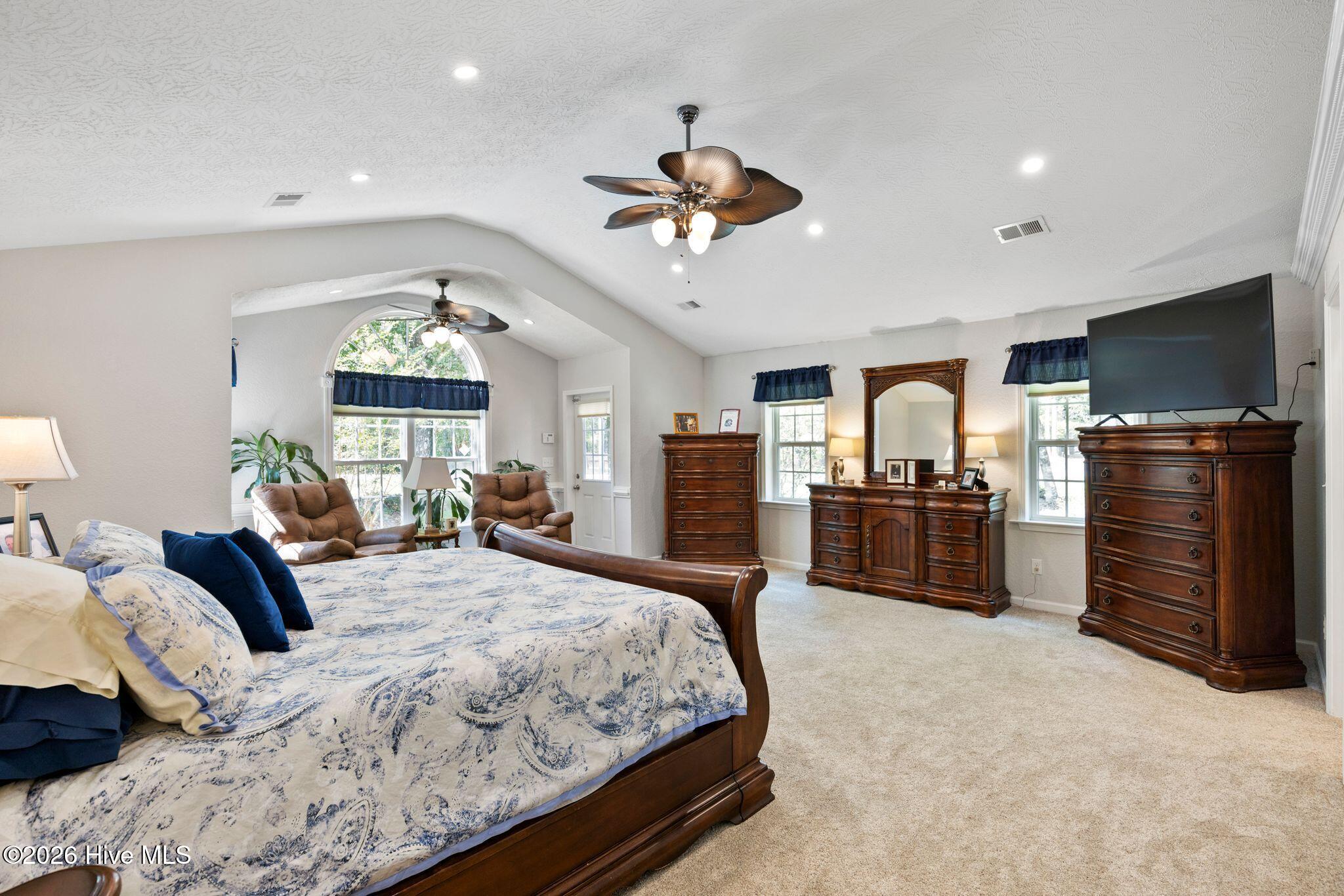 1 Sun Court Property Photo 43