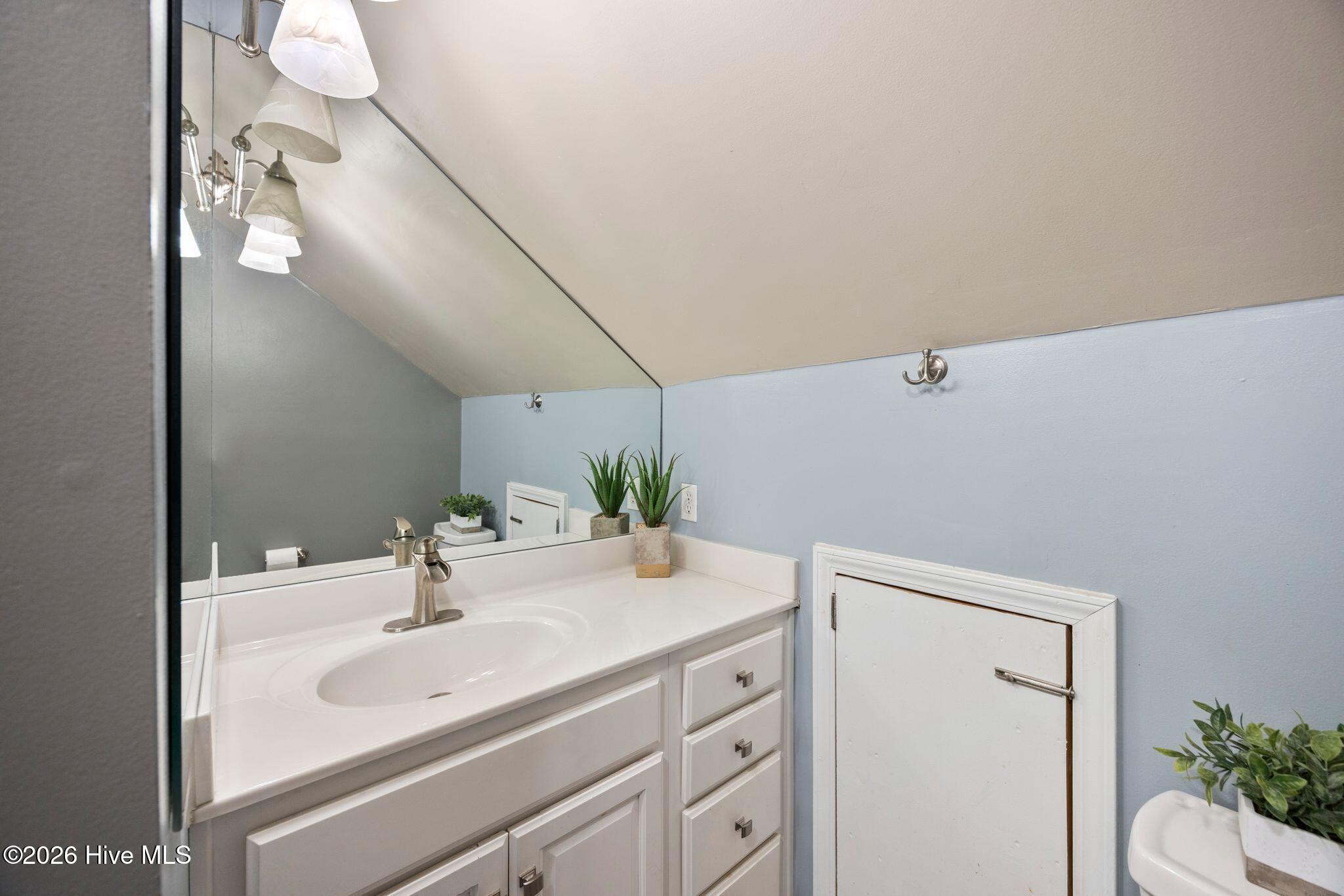 1 Sun Court Property Photo 59