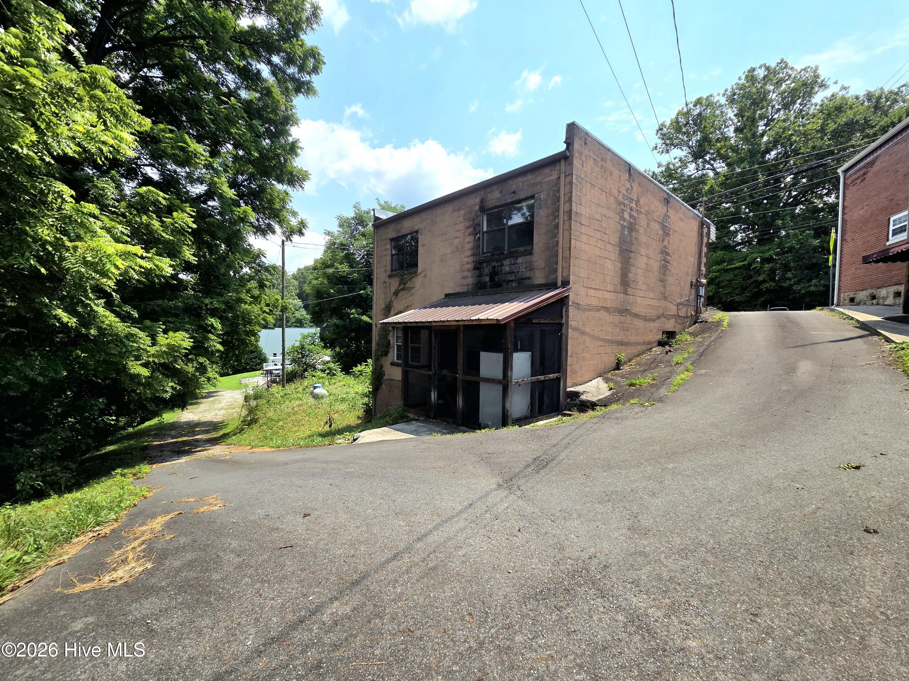 214 E Main Street Property Photo 3