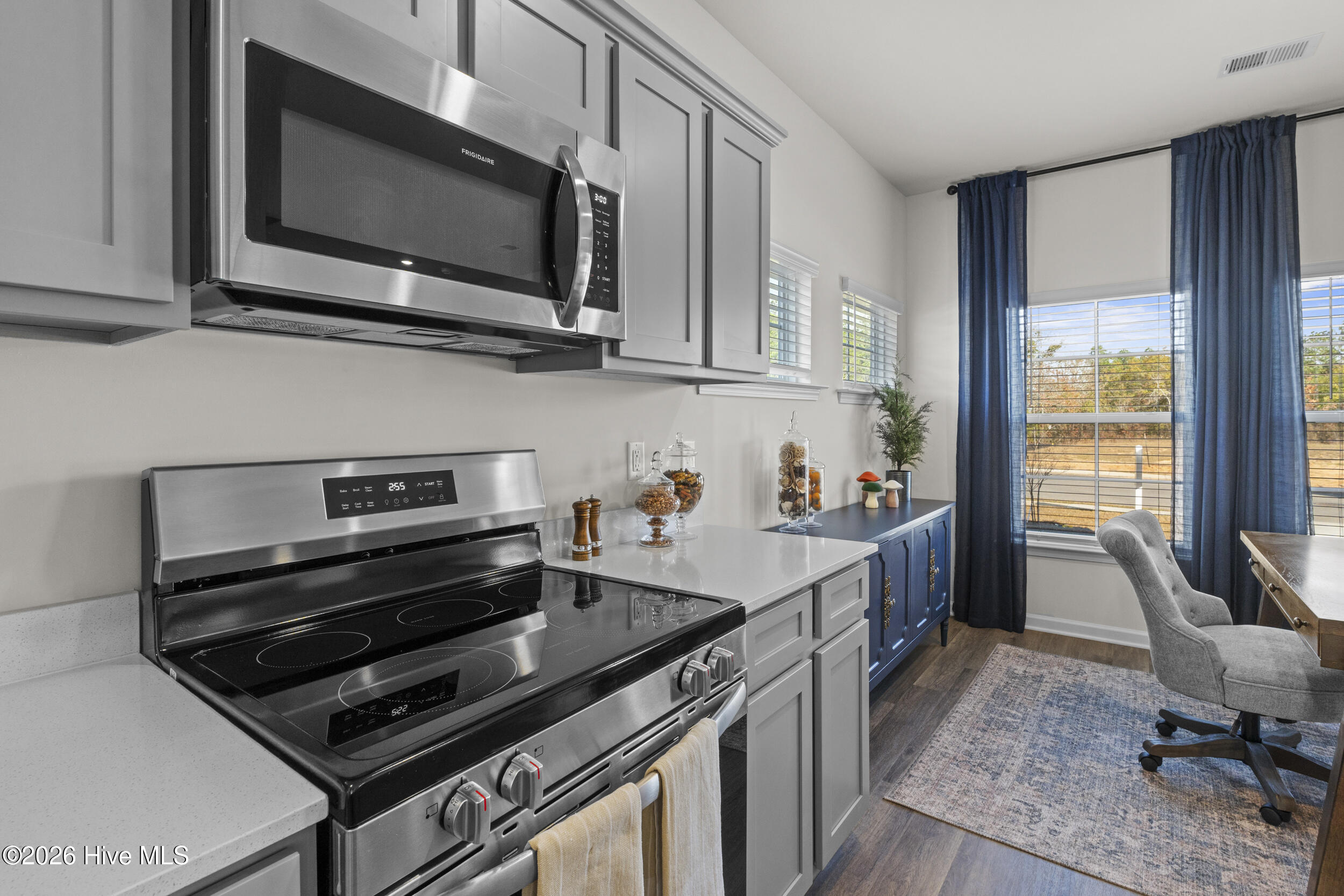 592 Slim Cypress Run Property Photo 10