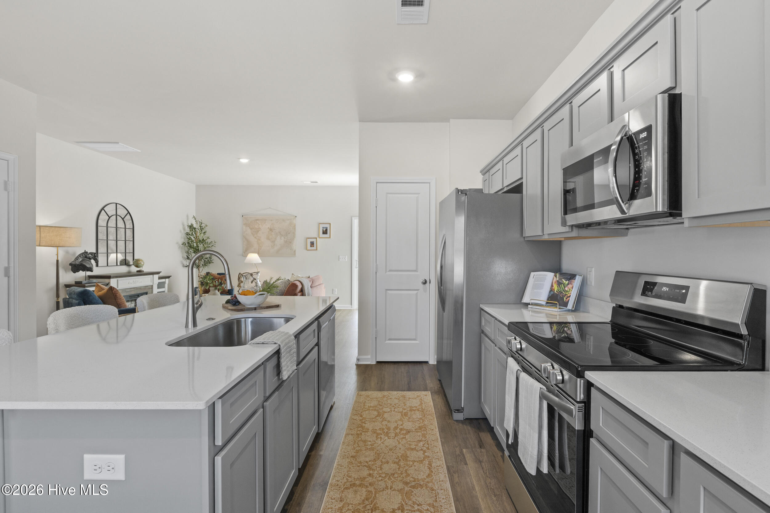596 Slim Cypress Run Property Photo 7