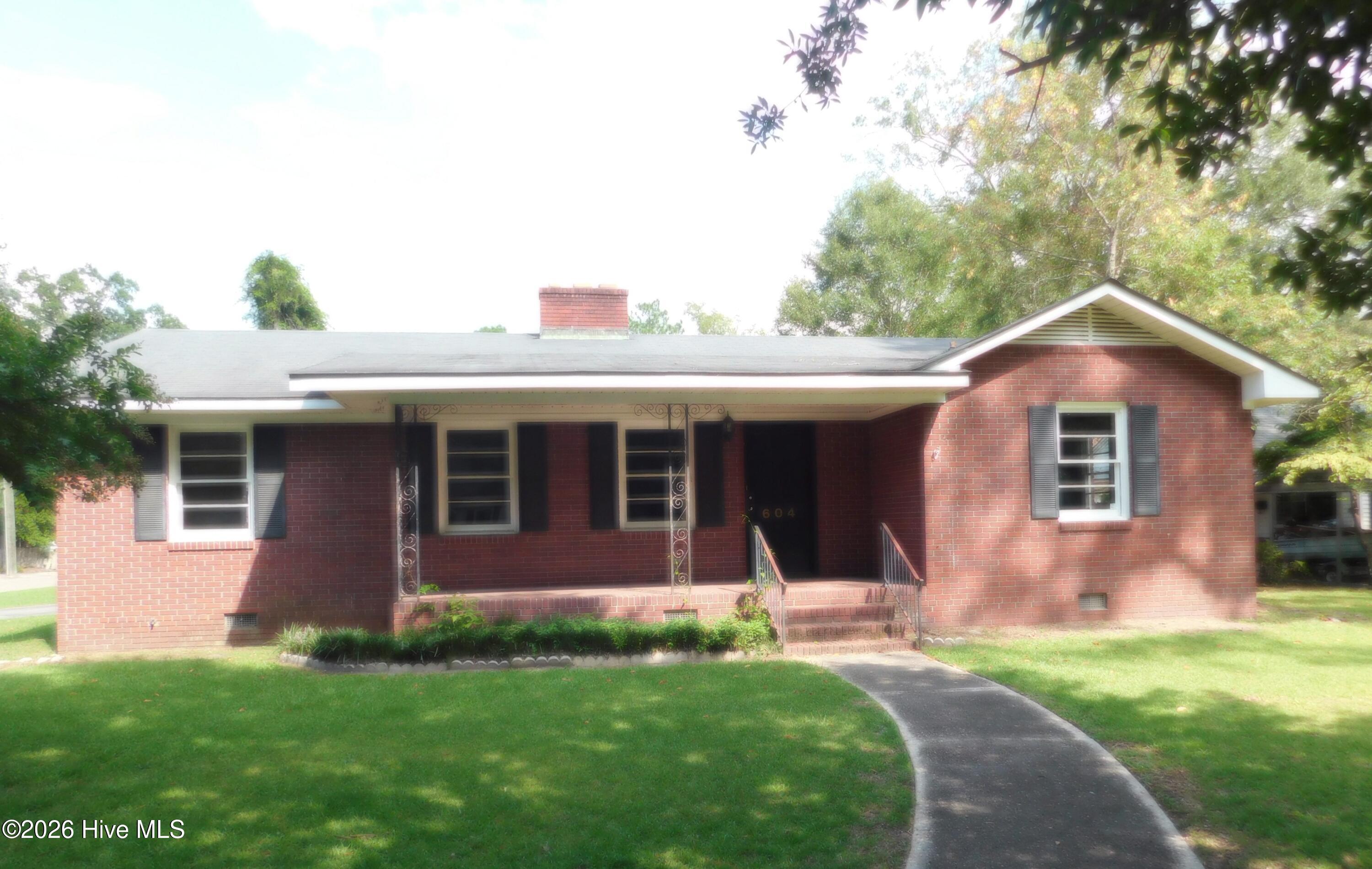 604 Everett Street Property Photo 1