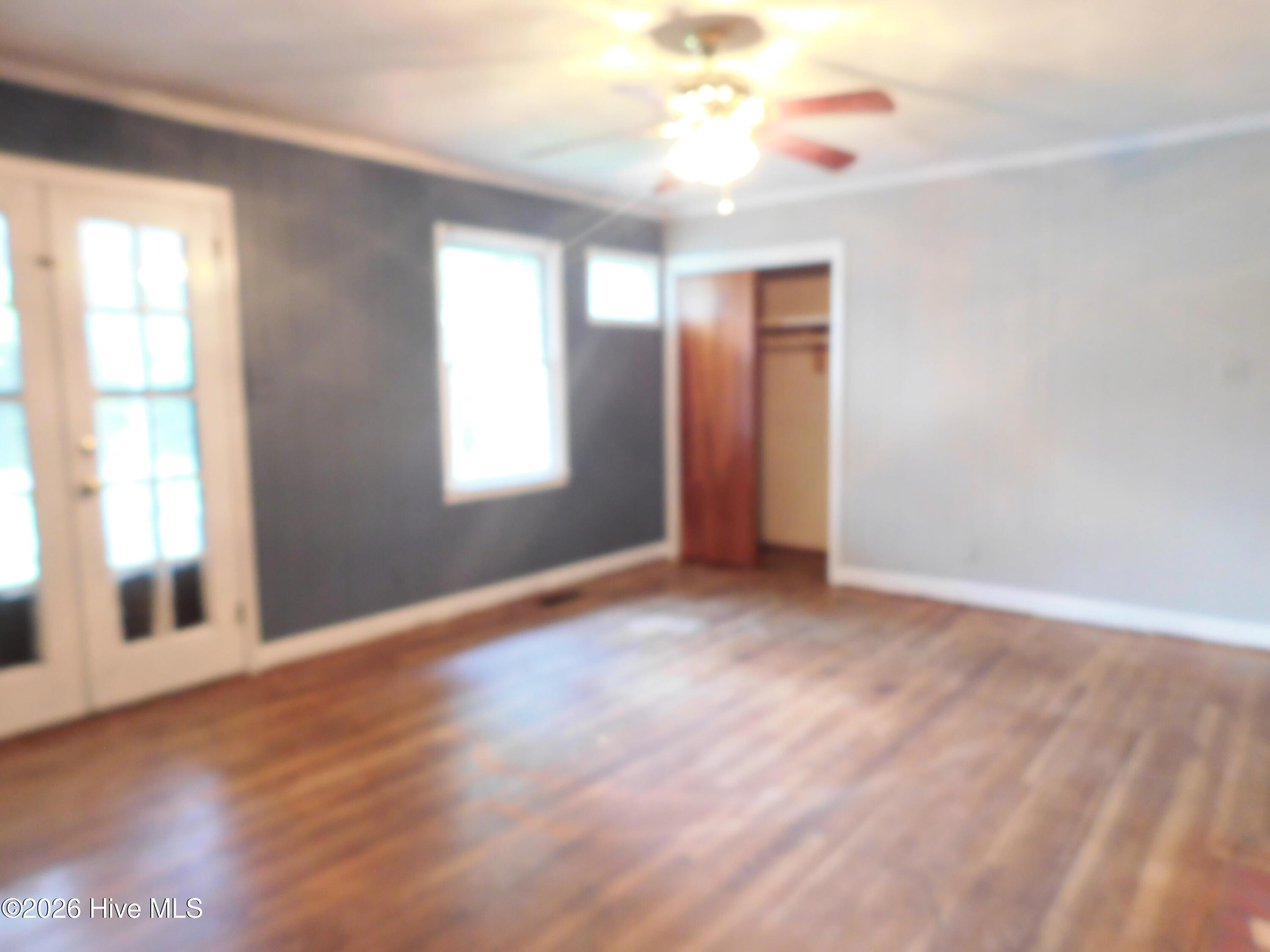 604 Everett Street Property Photo 9