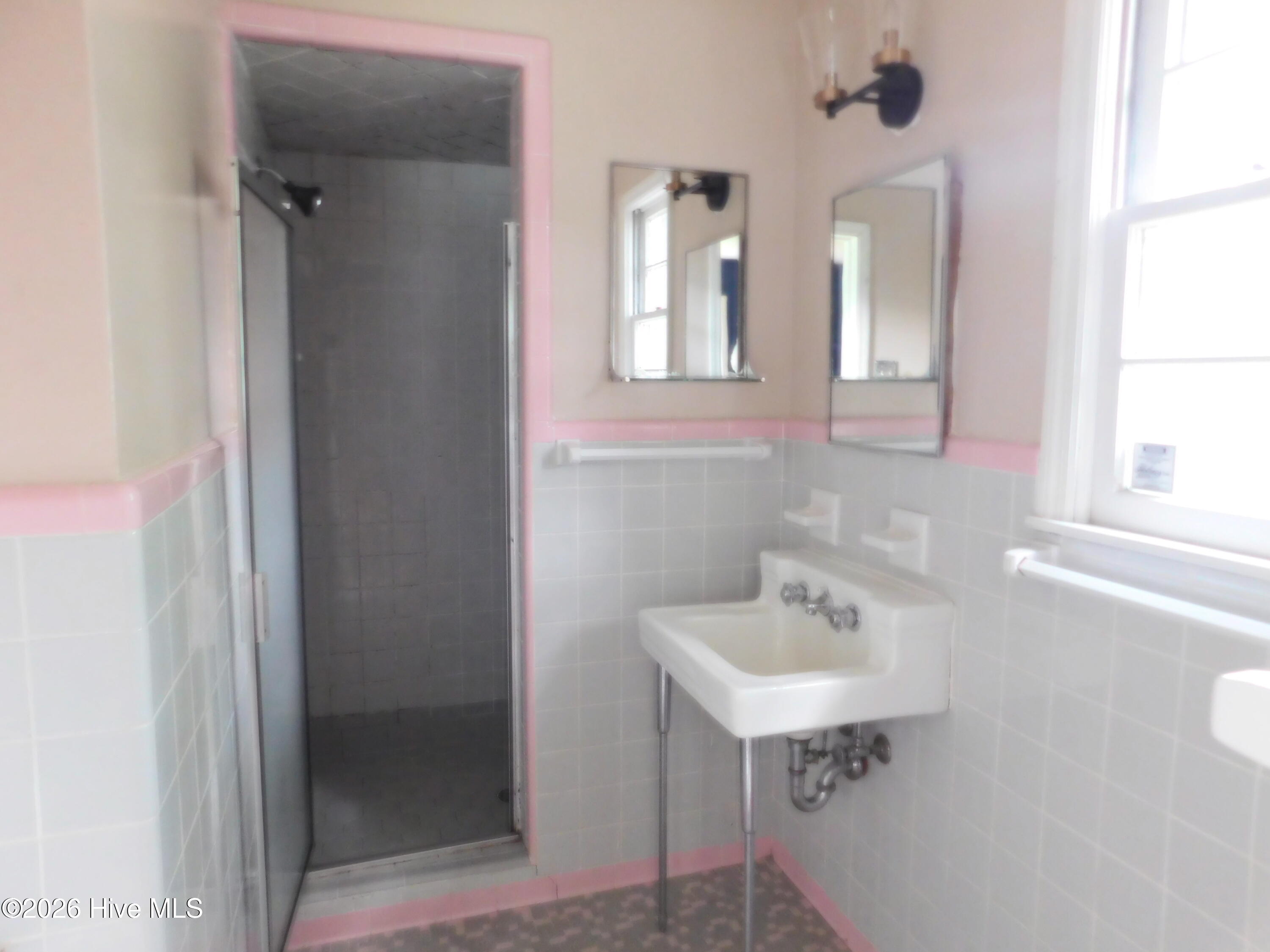 604 Everett Street Property Photo 28