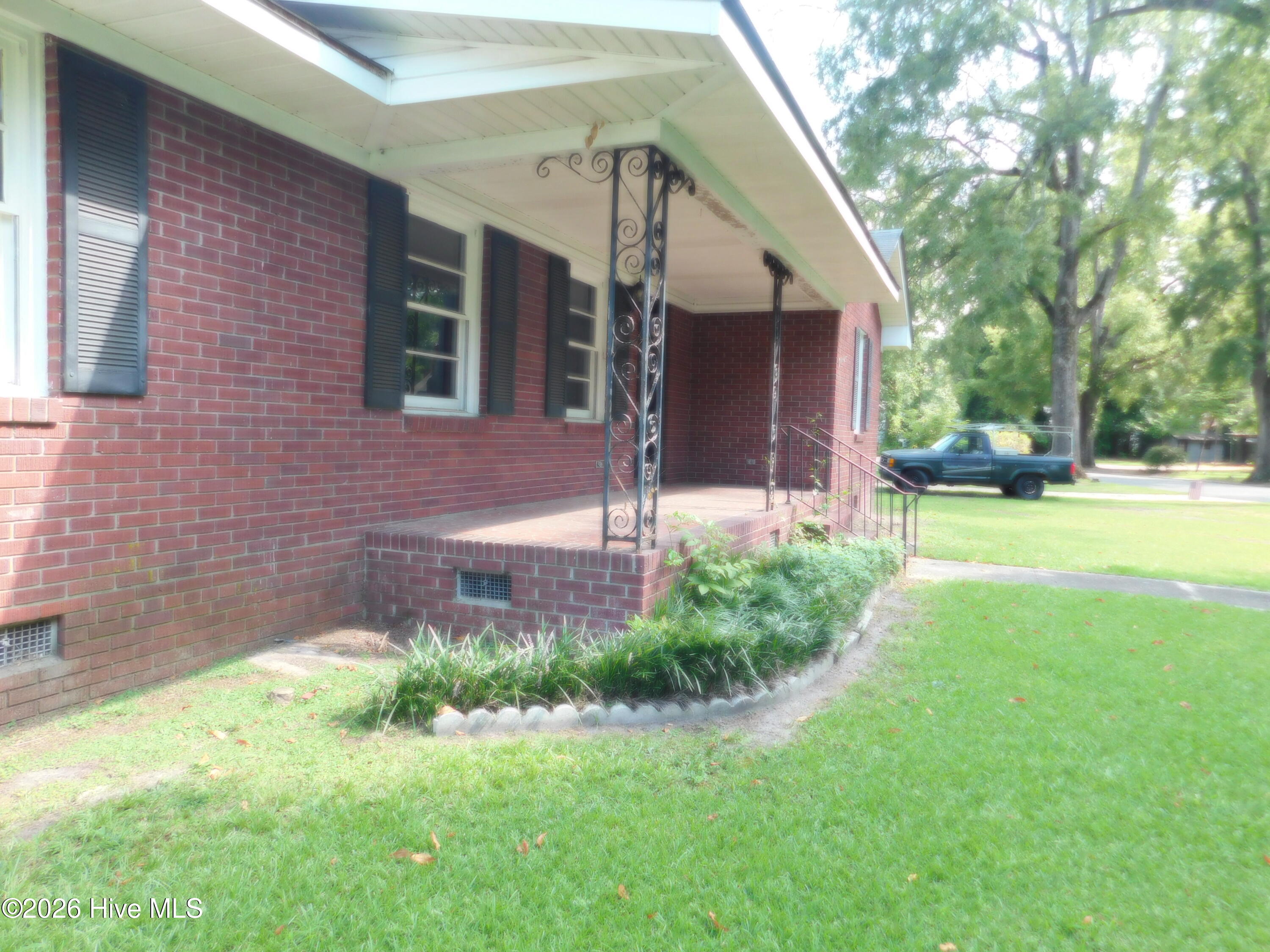 604 Everett Street Property Photo 32