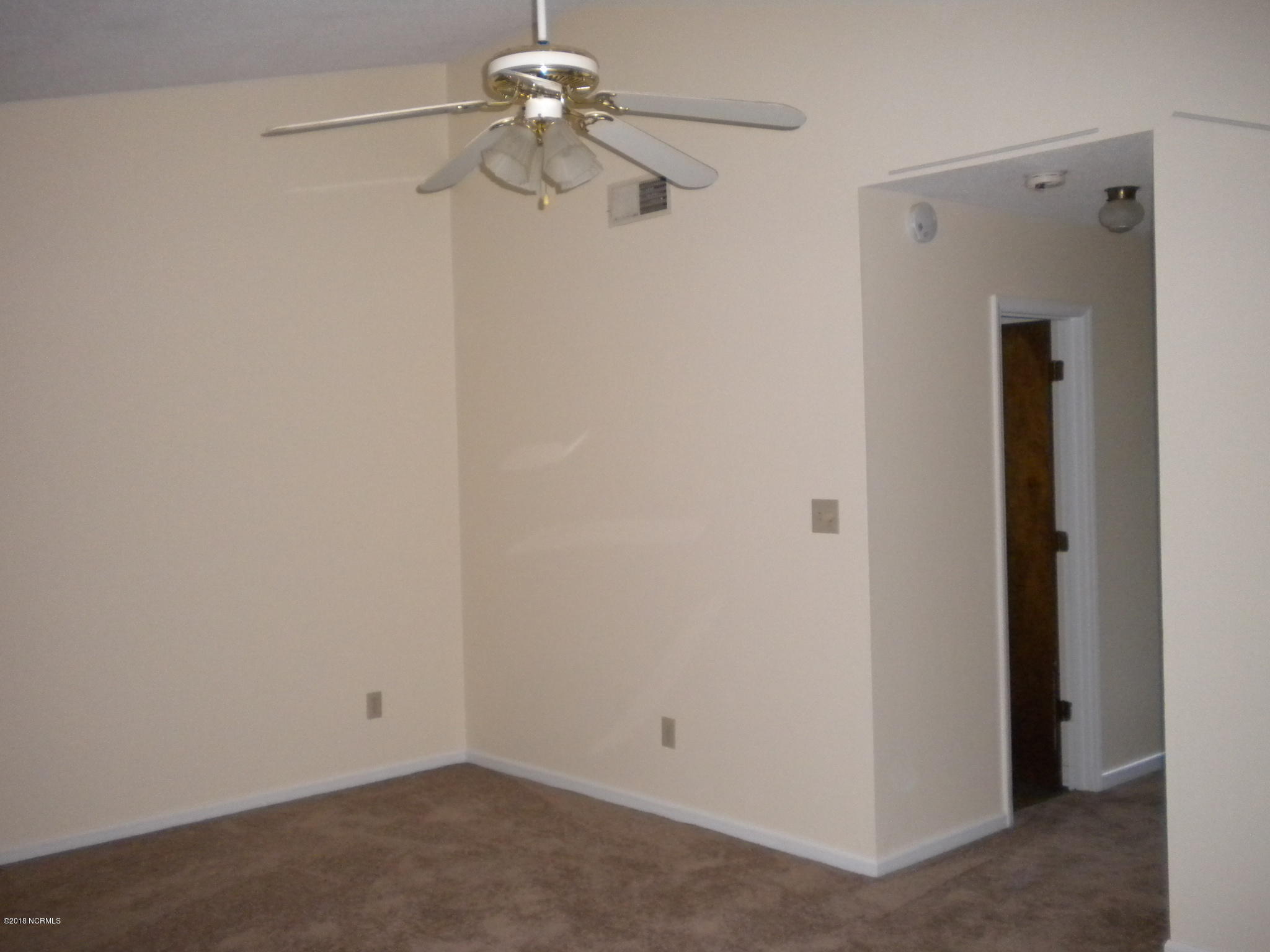1913 Rolling Ridge Drive Property Photo 2