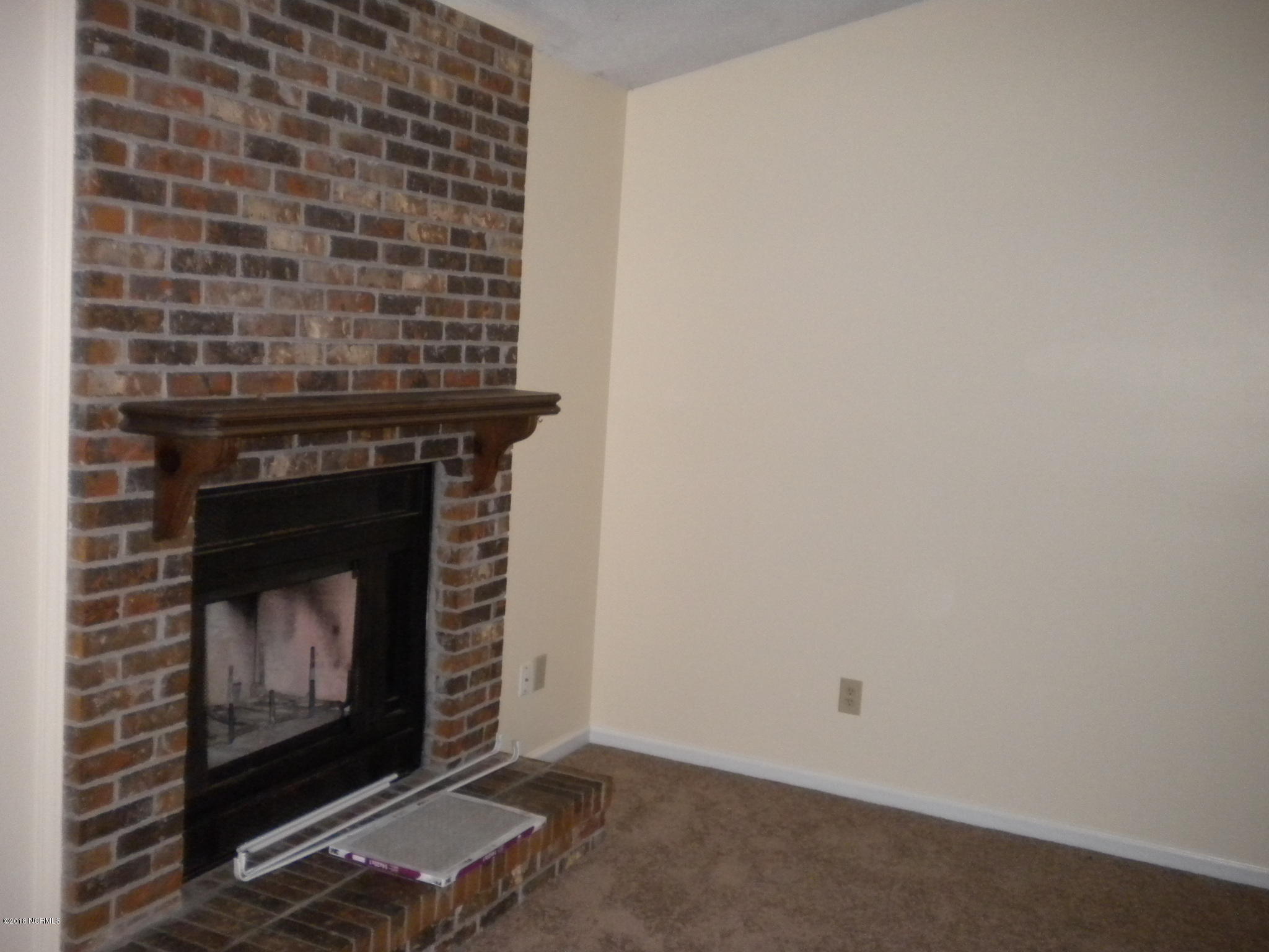 1913 Rolling Ridge Drive Property Photo 4