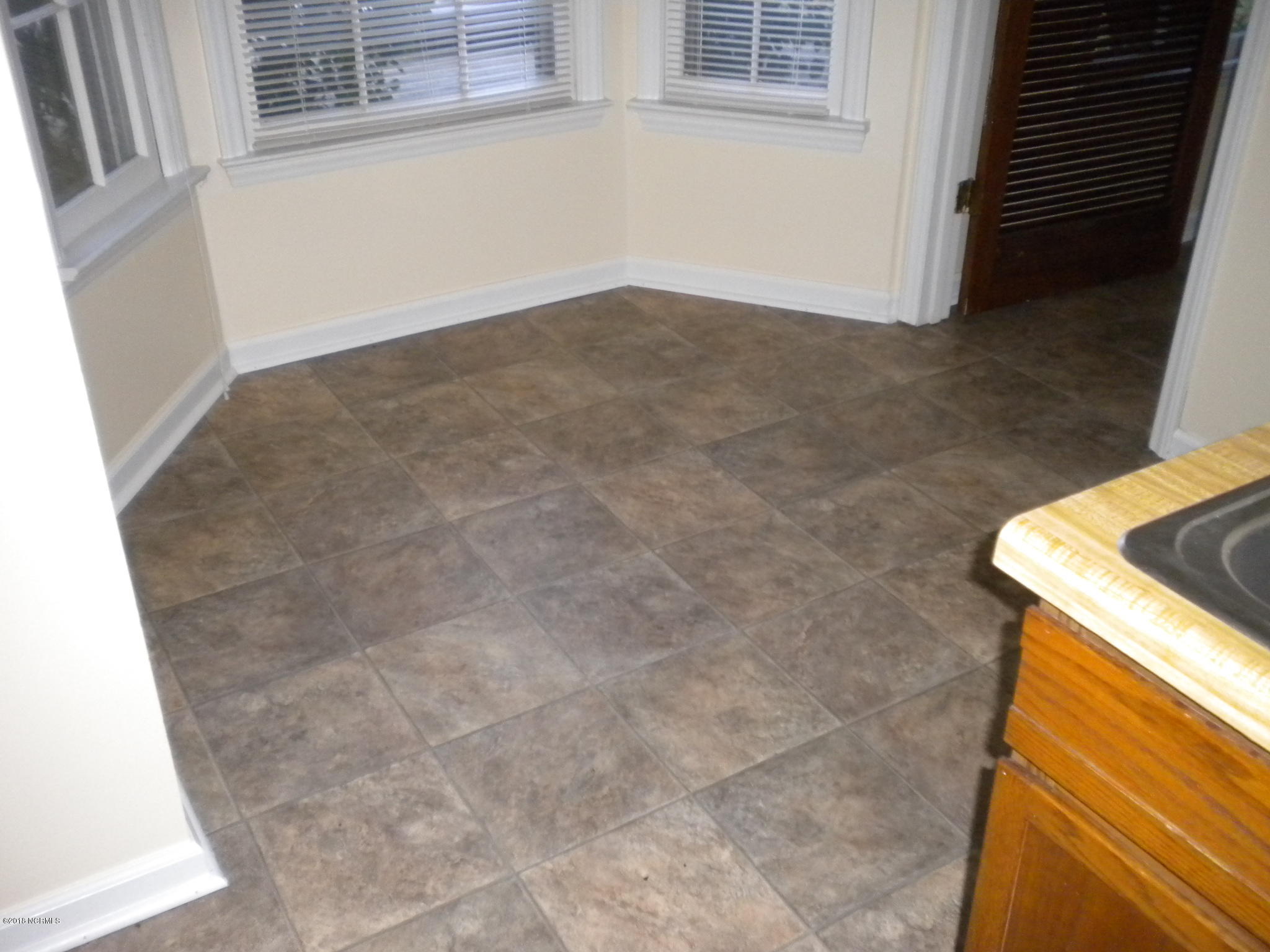 1913 Rolling Ridge Drive Property Photo 6