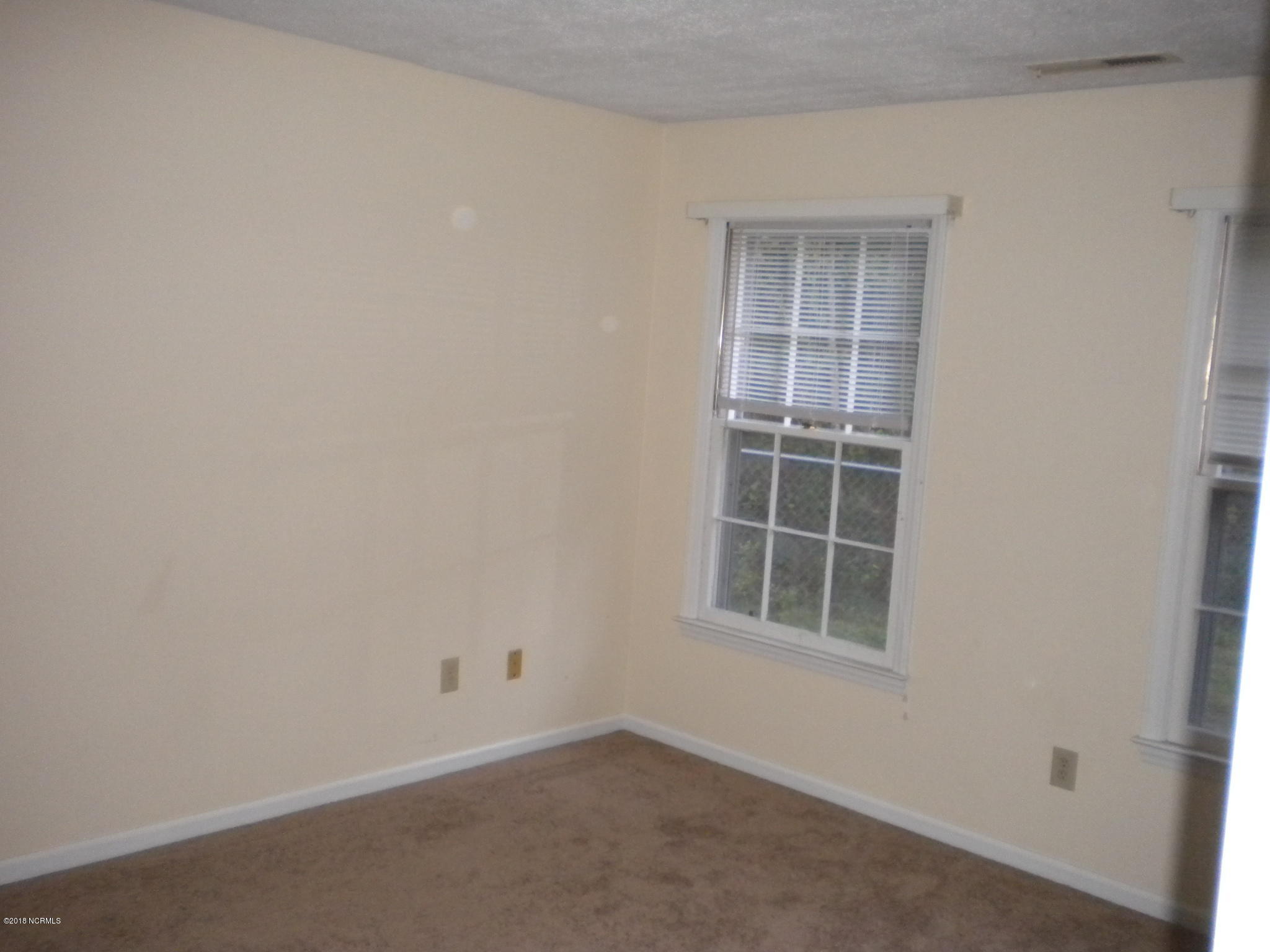 1913 Rolling Ridge Drive Property Photo 7