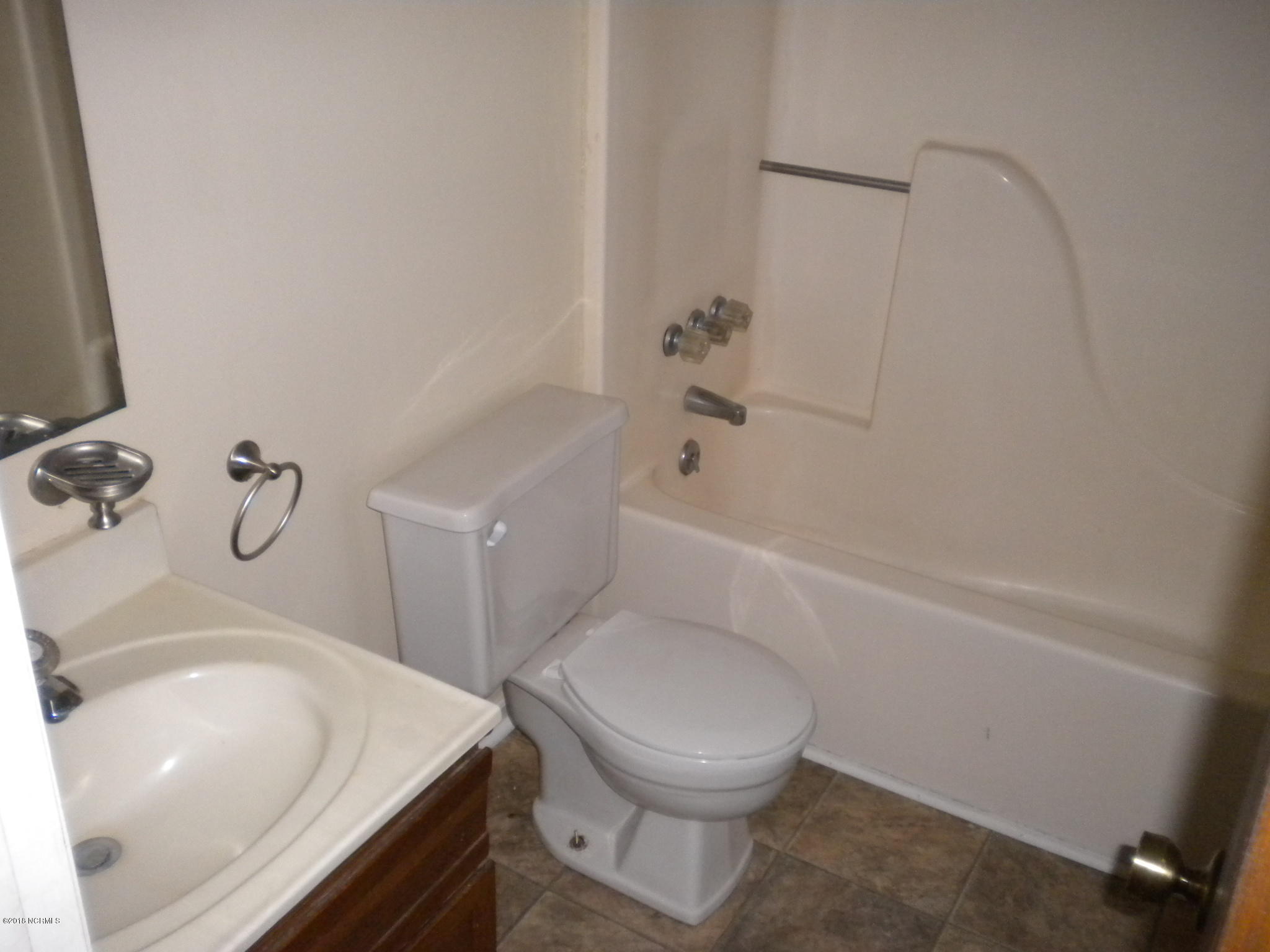 1913 Rolling Ridge Drive Property Photo 10