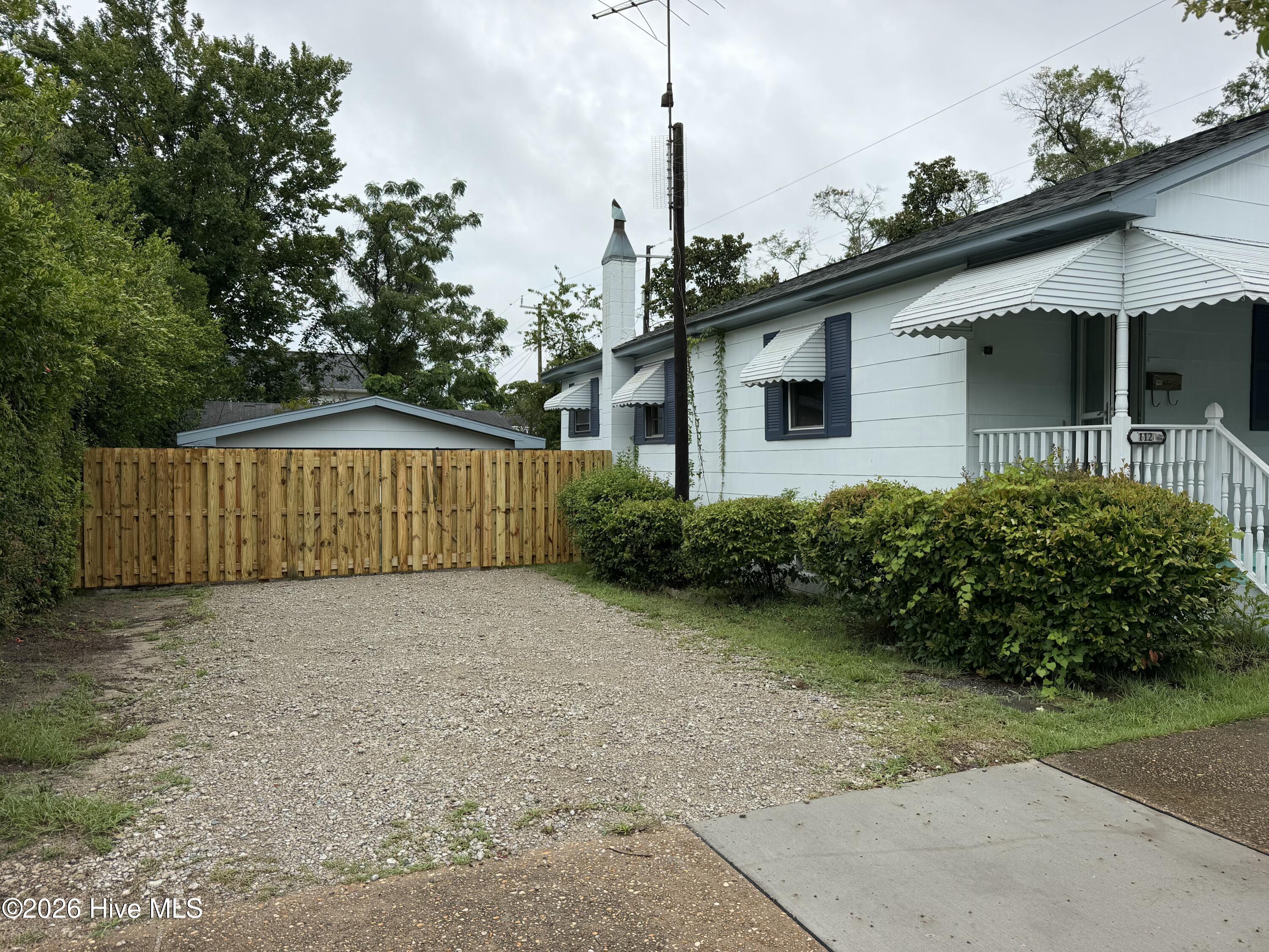 1121 S 6th Street Property Photo 3
