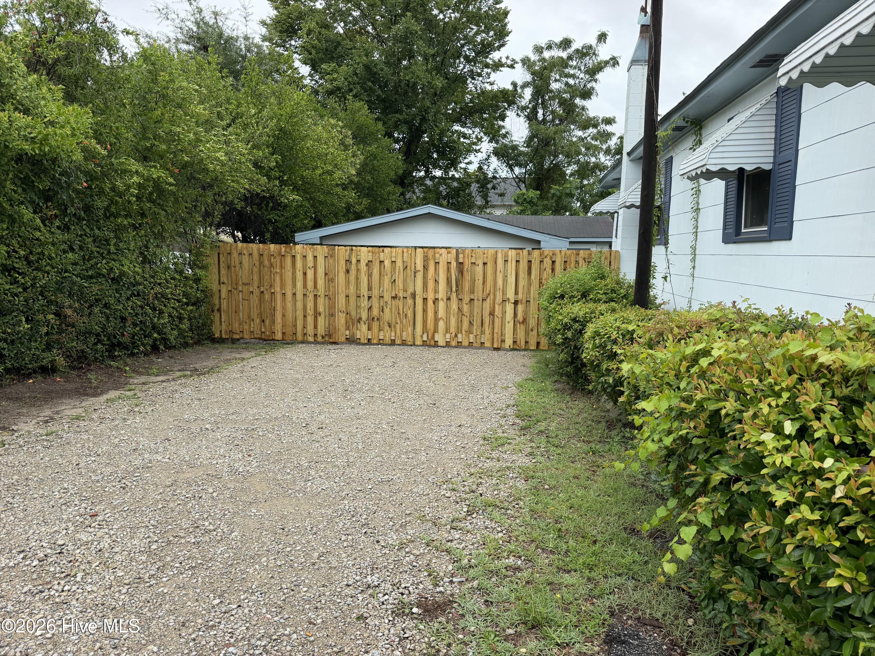 1121 S 6th Street Property Photo 4