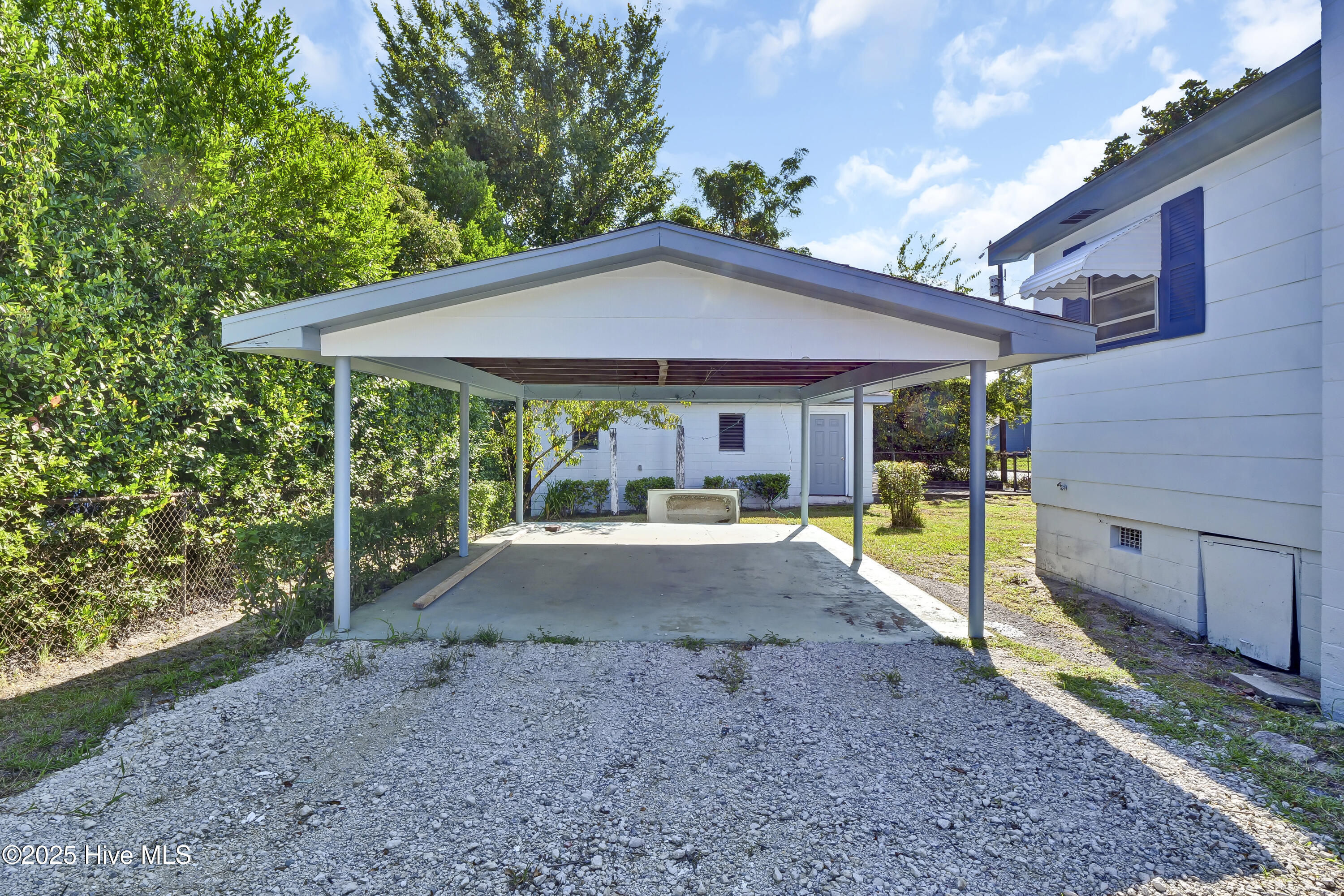 1121 S 6th Street Property Photo 5