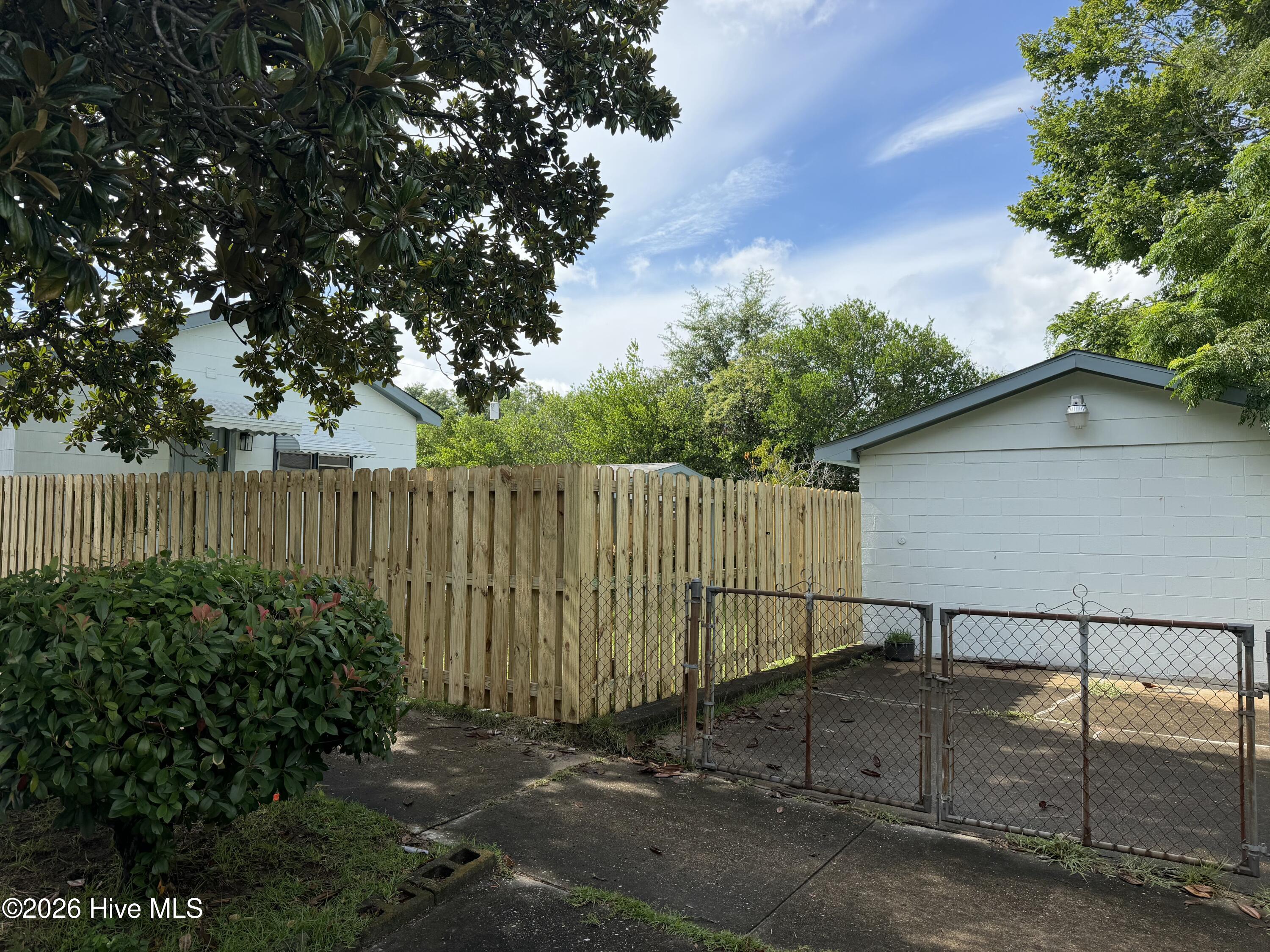 1121 S 6th Street Property Photo 6