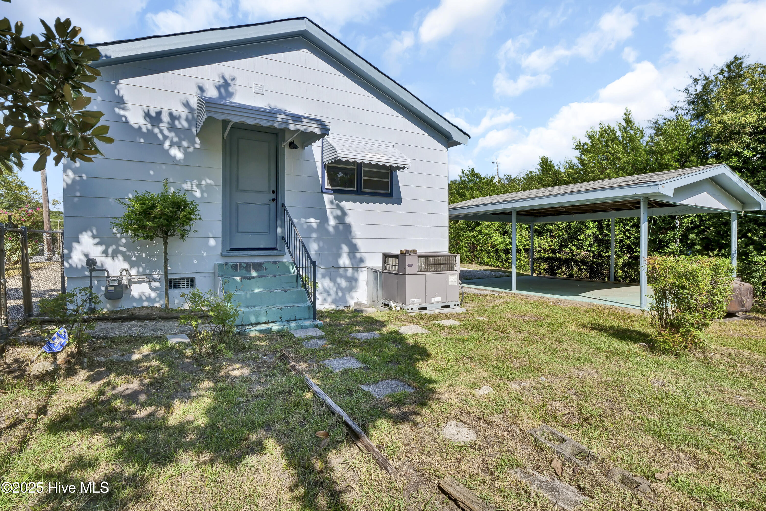 1121 S 6th Street Property Photo 8