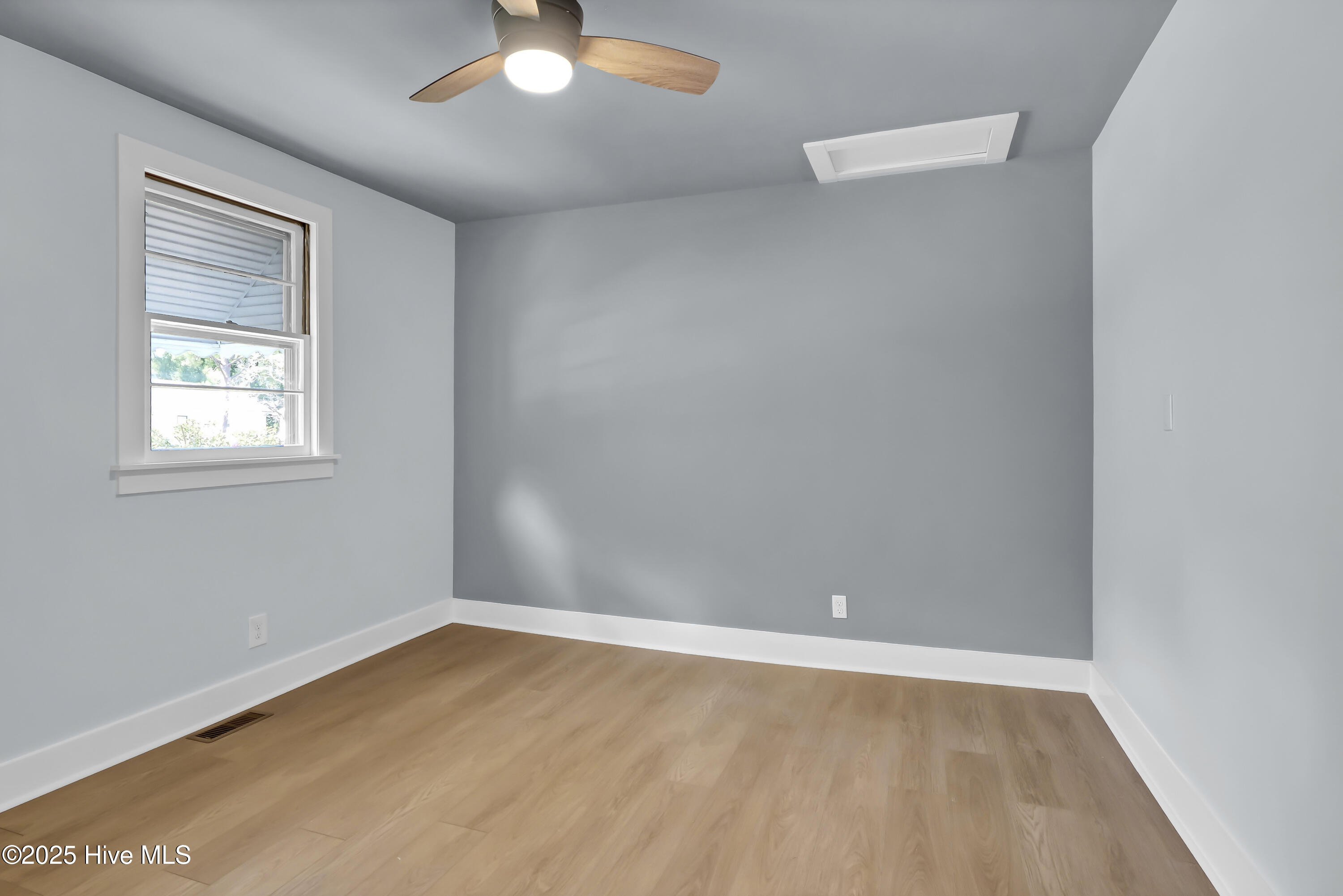1121 S 6th Street Property Photo 9