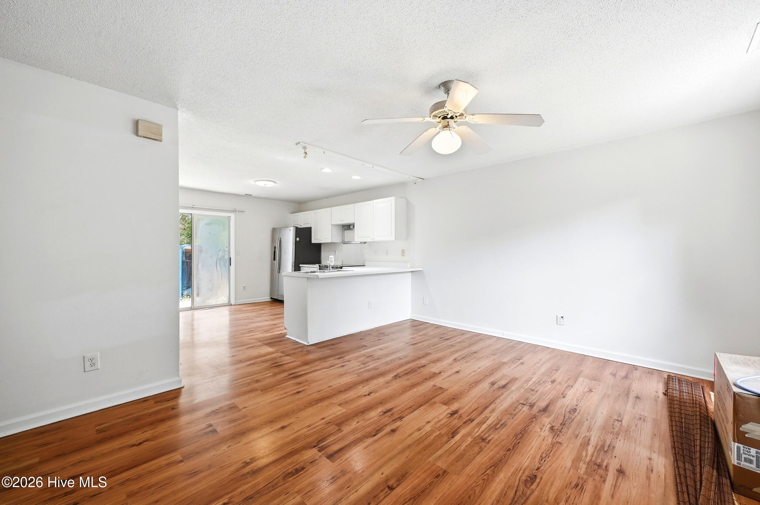 118 Avondale Avenue B Property Photo 2