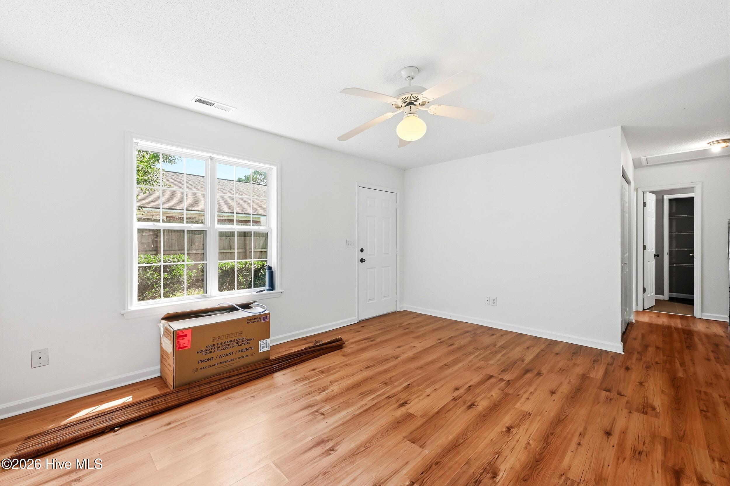 118 Avondale Avenue B Property Photo 4