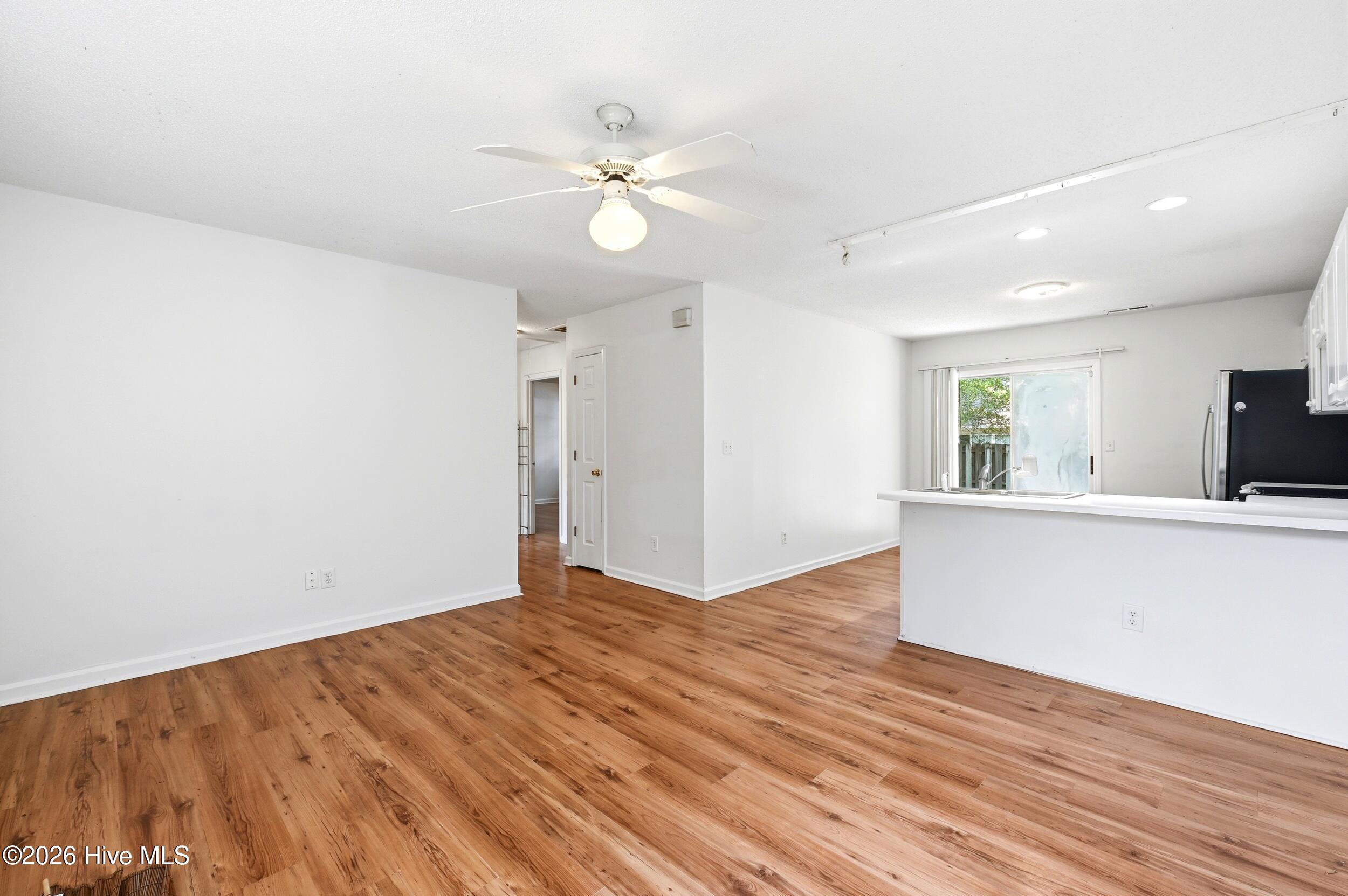 118 Avondale Avenue B Property Photo 5