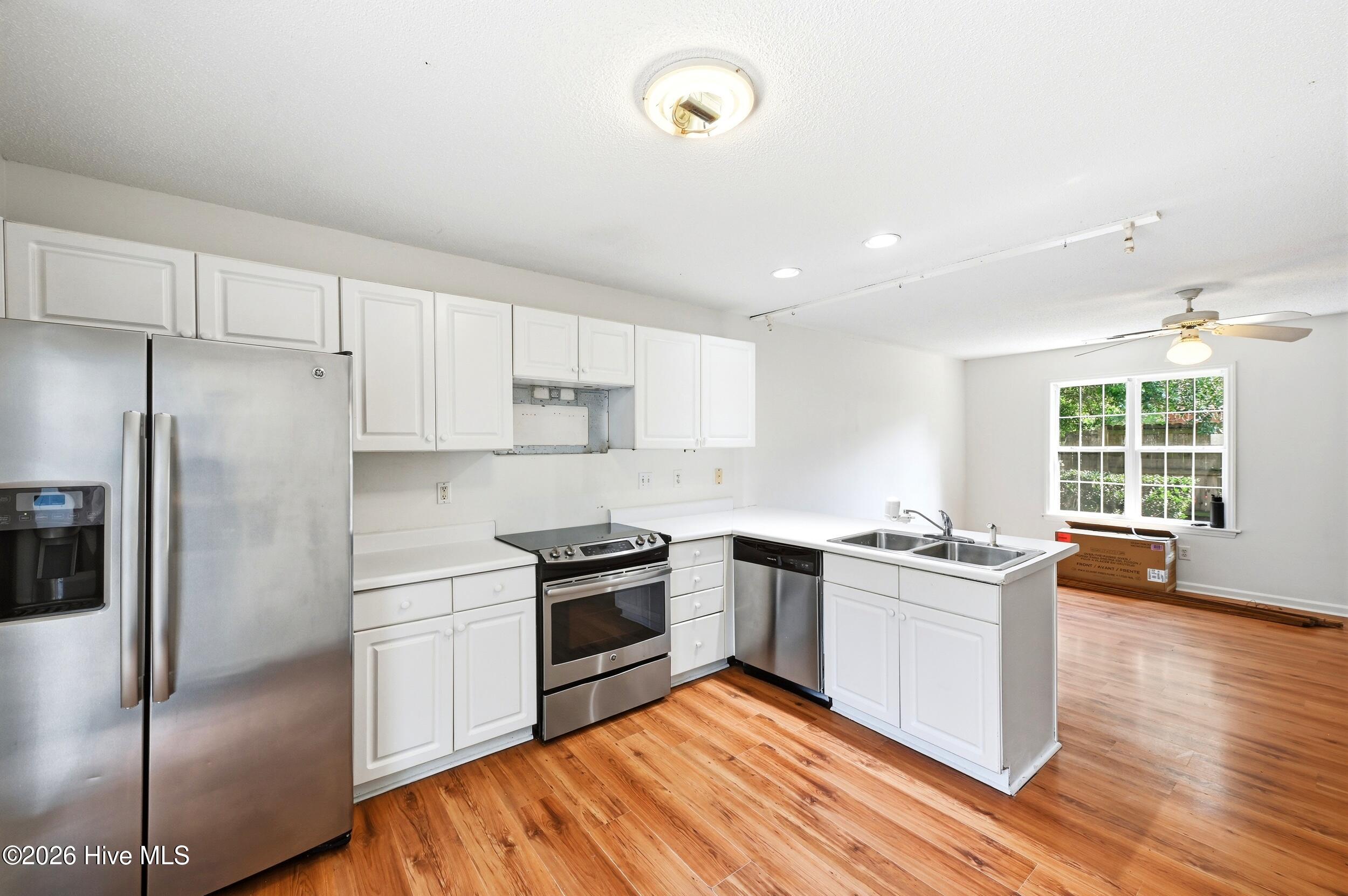 118 Avondale Avenue B Property Photo 8