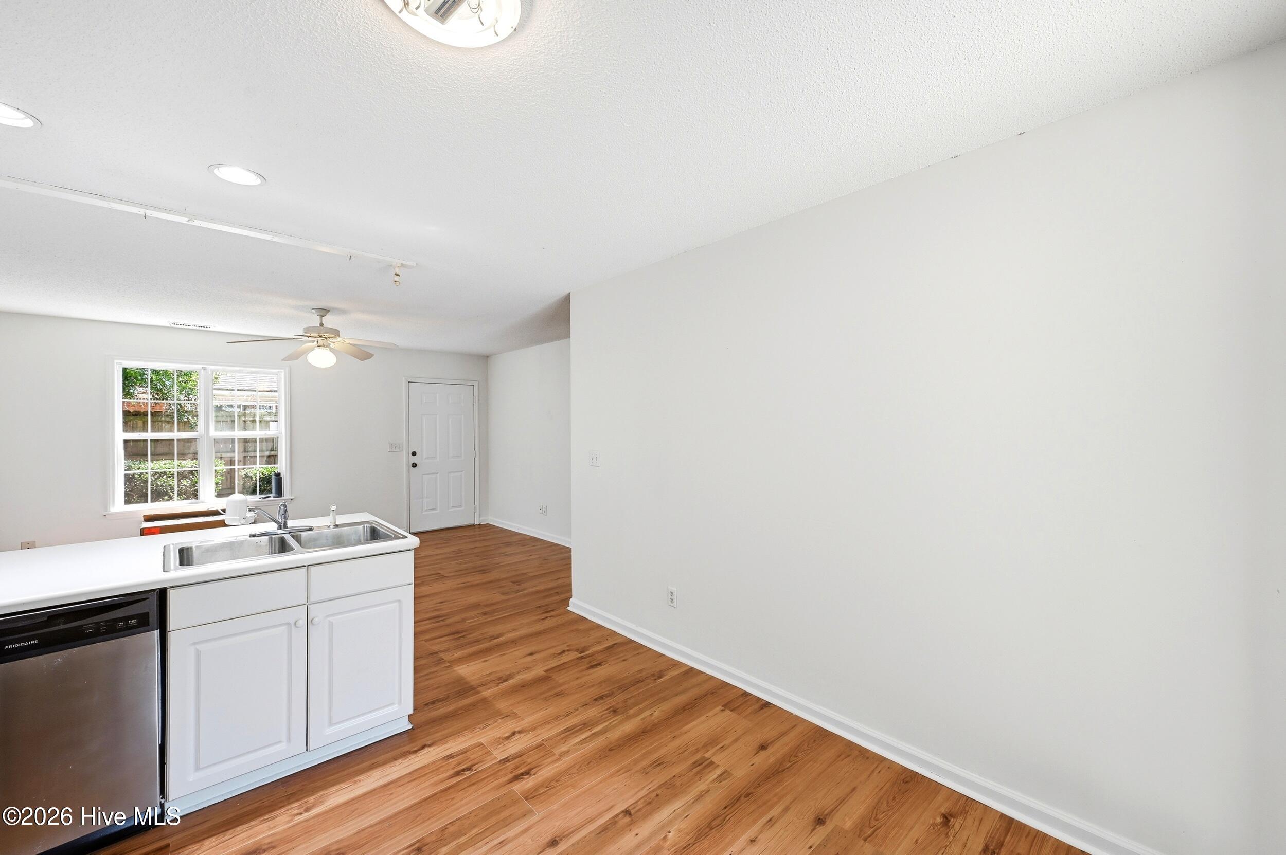 118 Avondale Avenue B Property Photo 9
