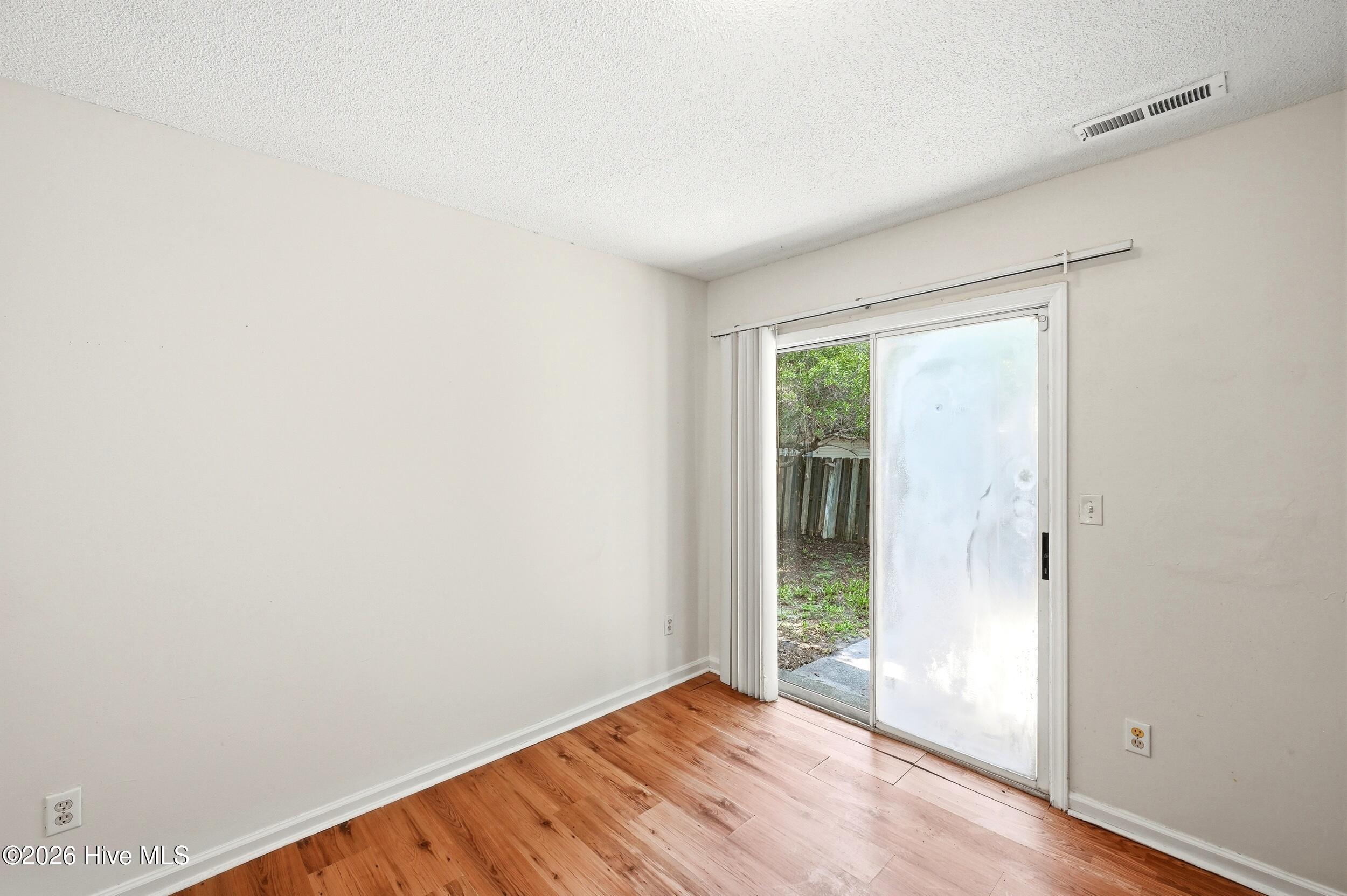 118 Avondale Avenue B Property Photo 10