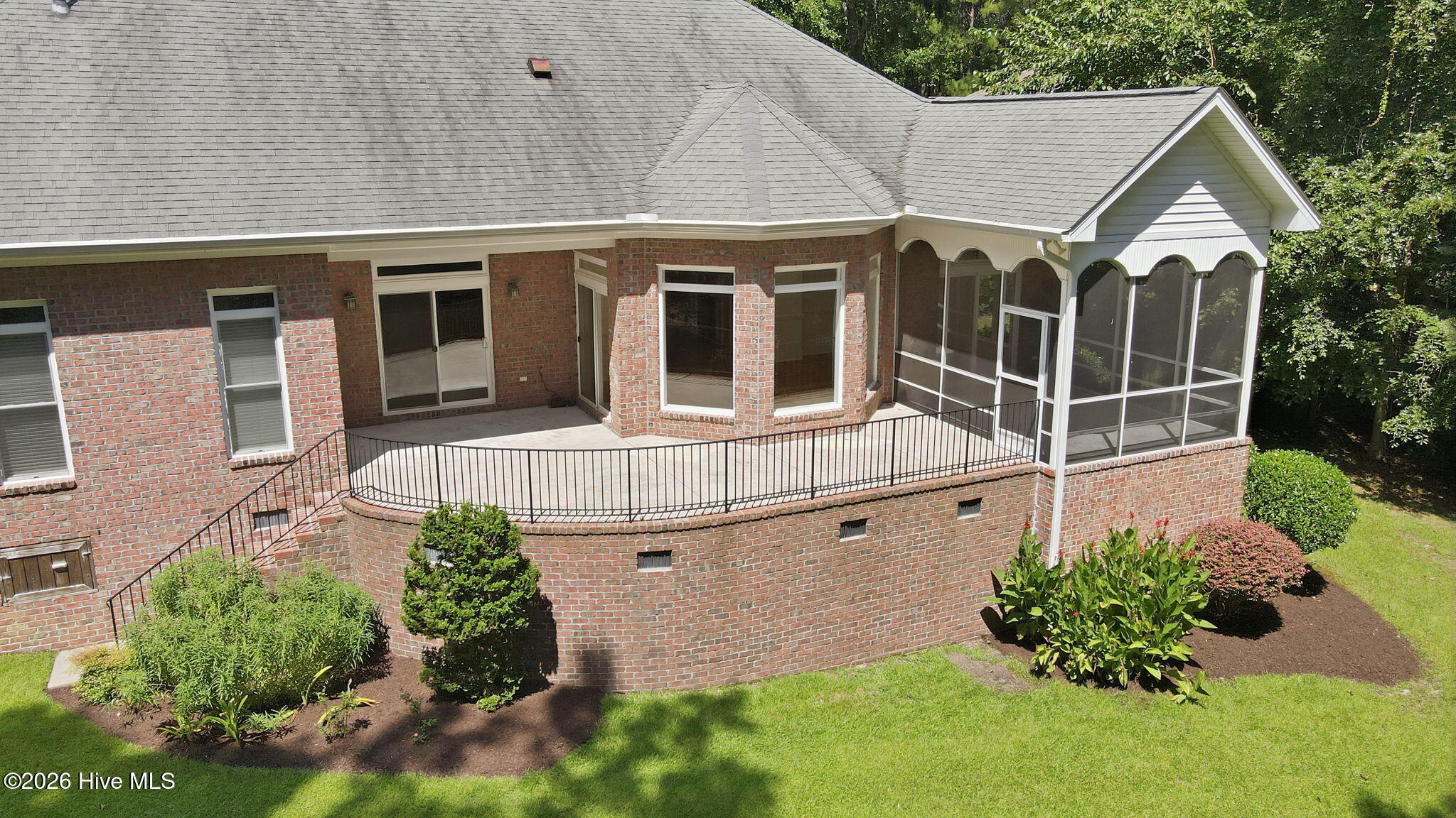 3807 Leaf Court Property Photo 8