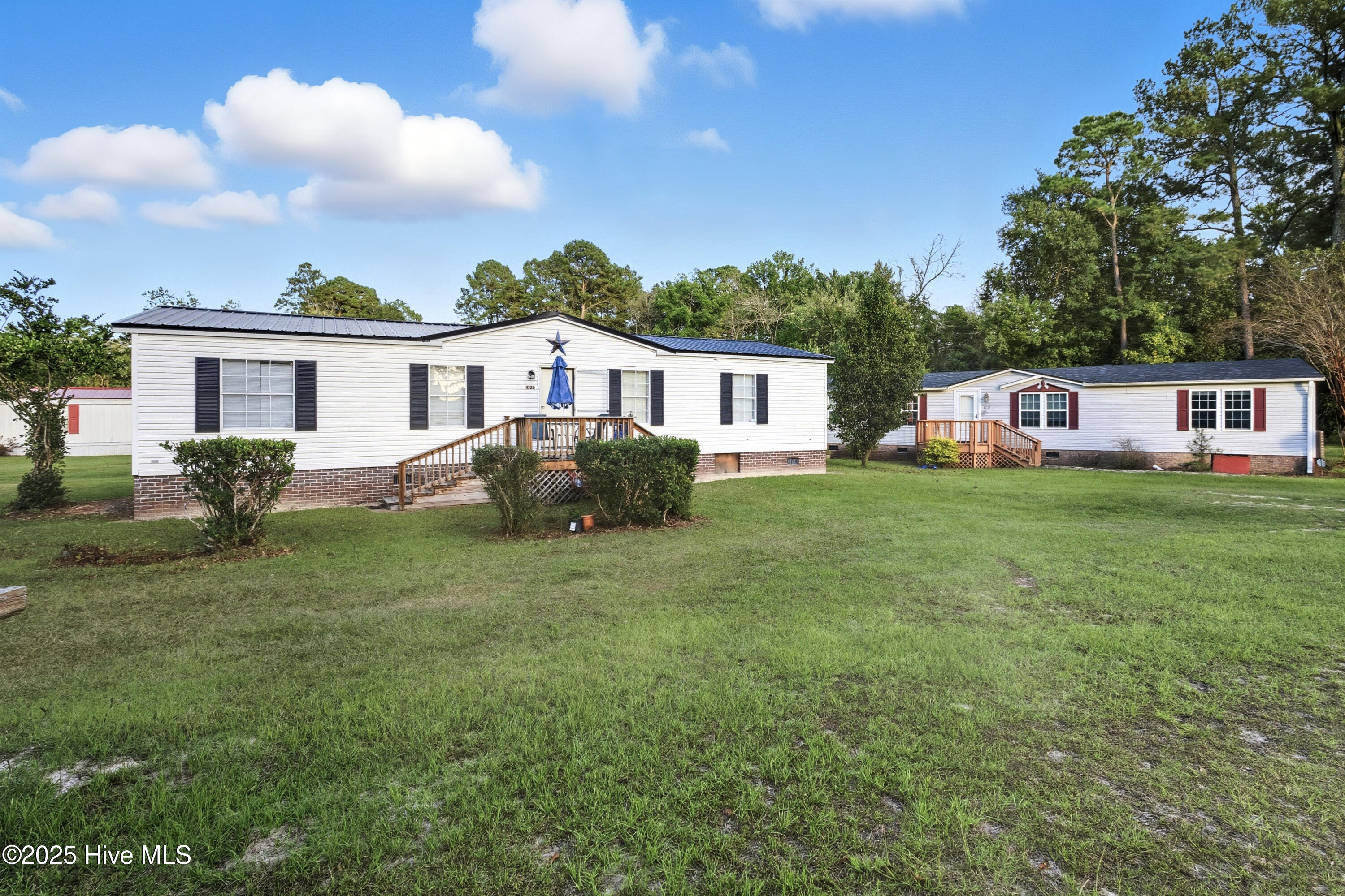 1025 White Lake Drive Property Photo 2