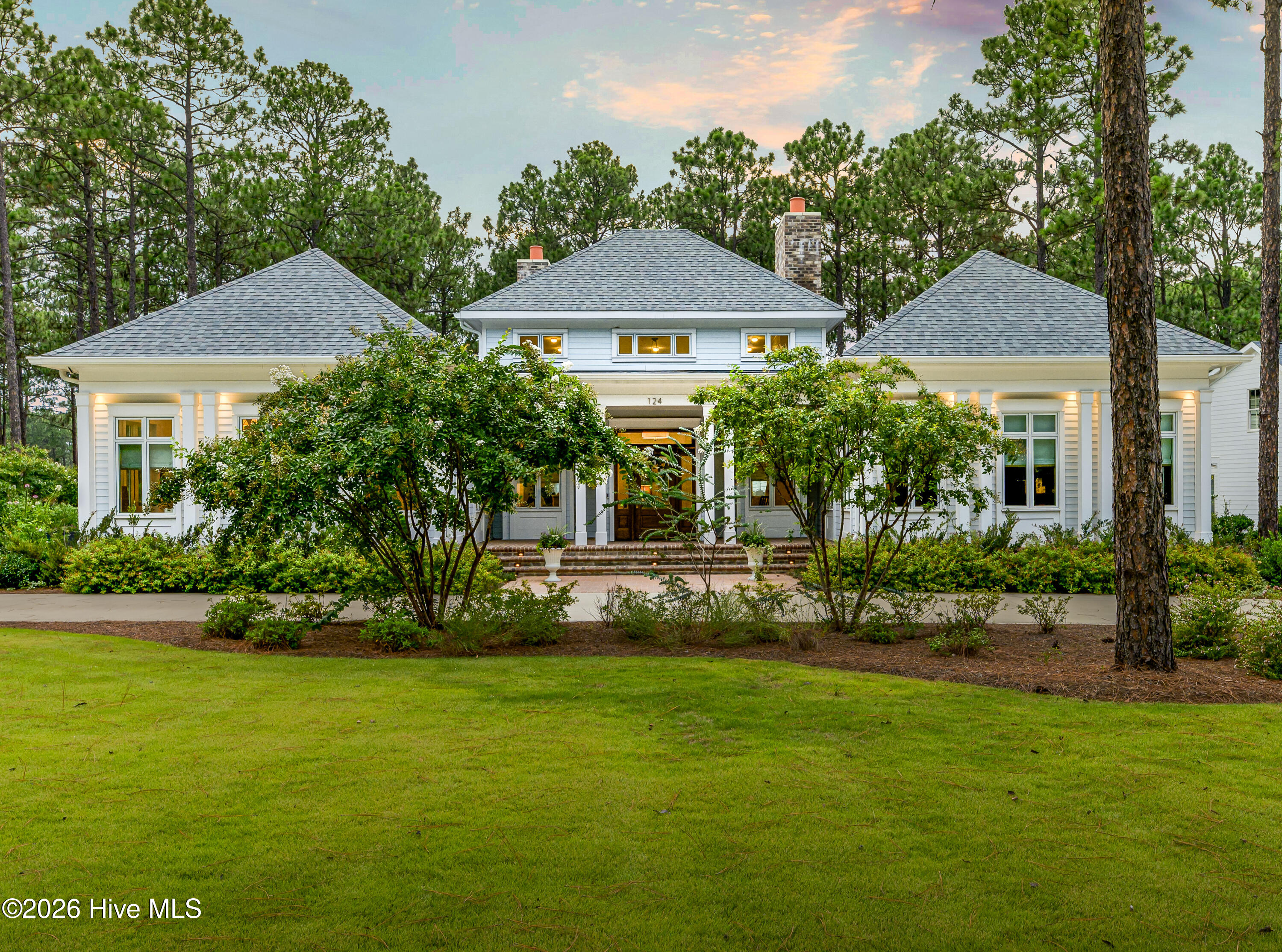124 Chesterfield Drive Property Photo 1