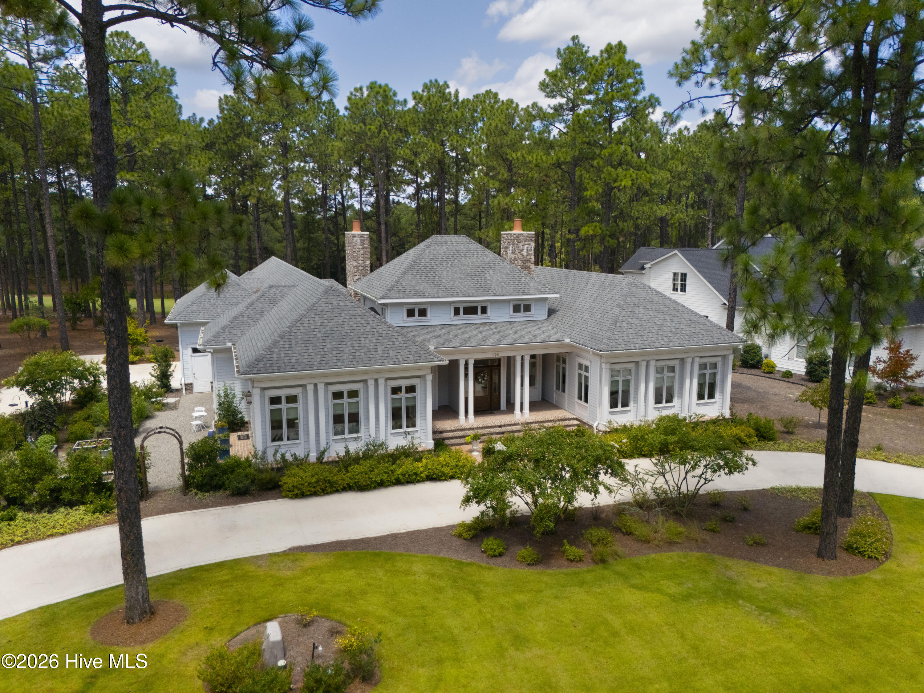 124 Chesterfield Drive Property Photo 2