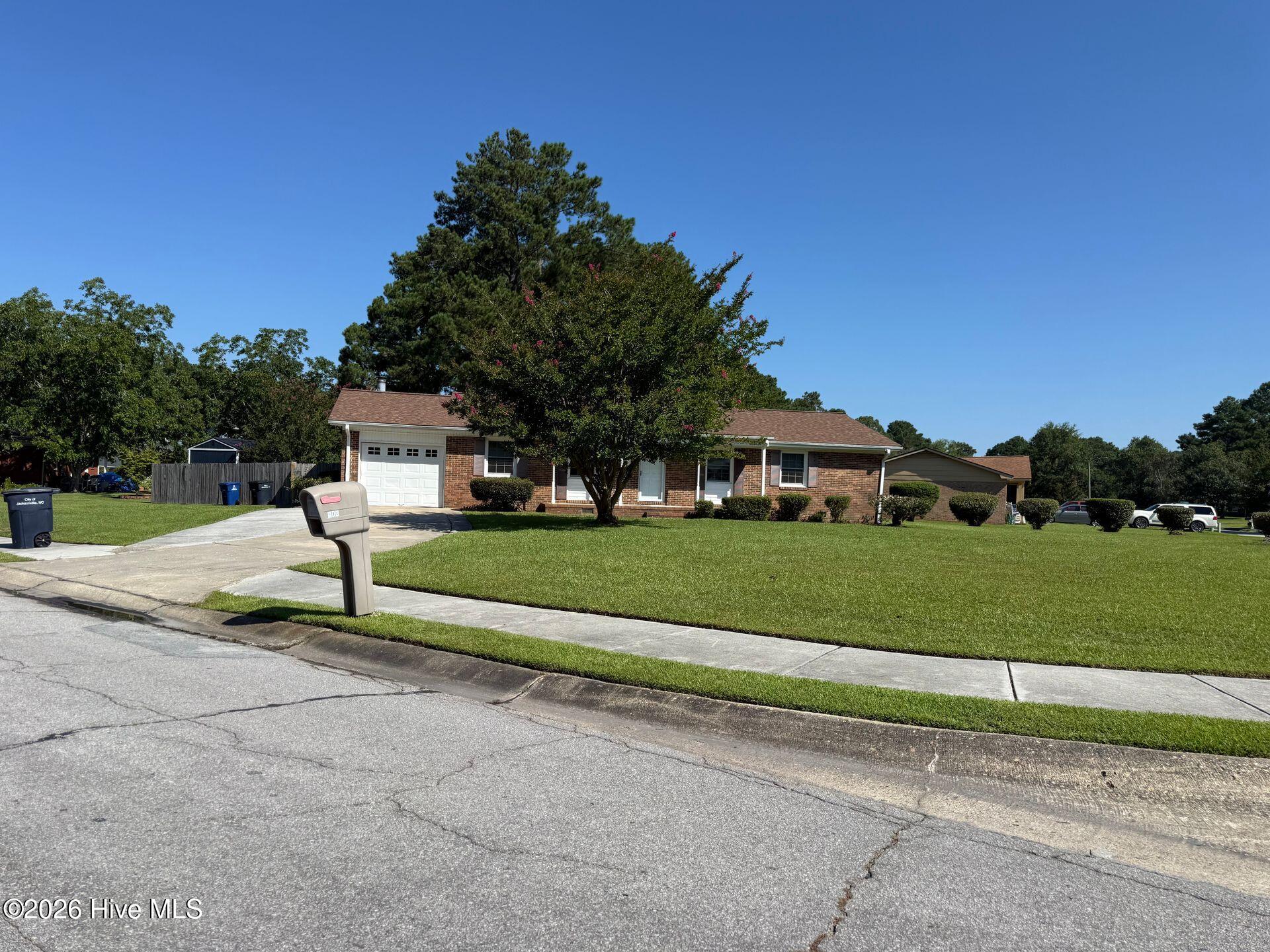 403 Thomas Drive Property Photo 2