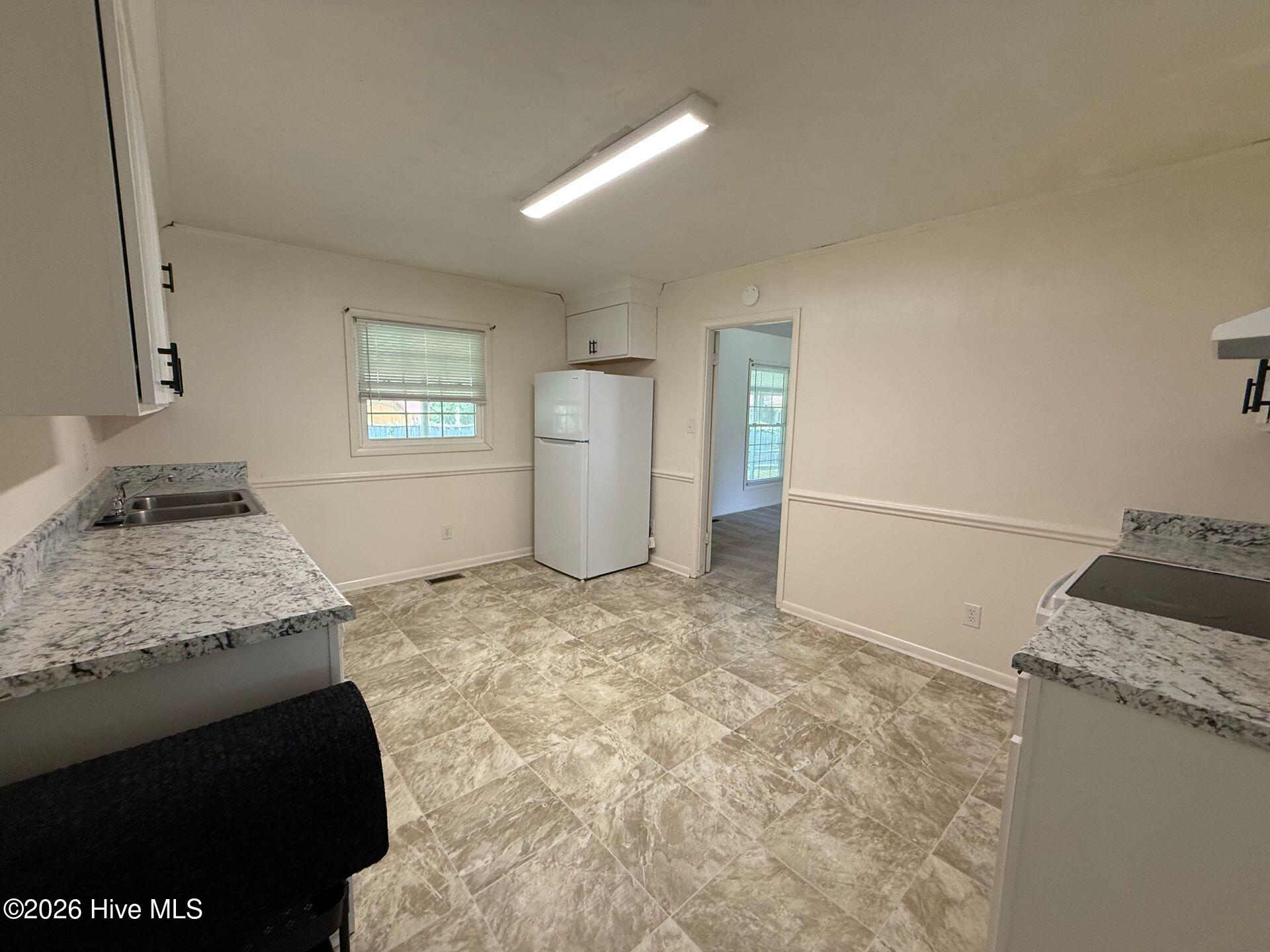 403 Thomas Drive Property Photo 3