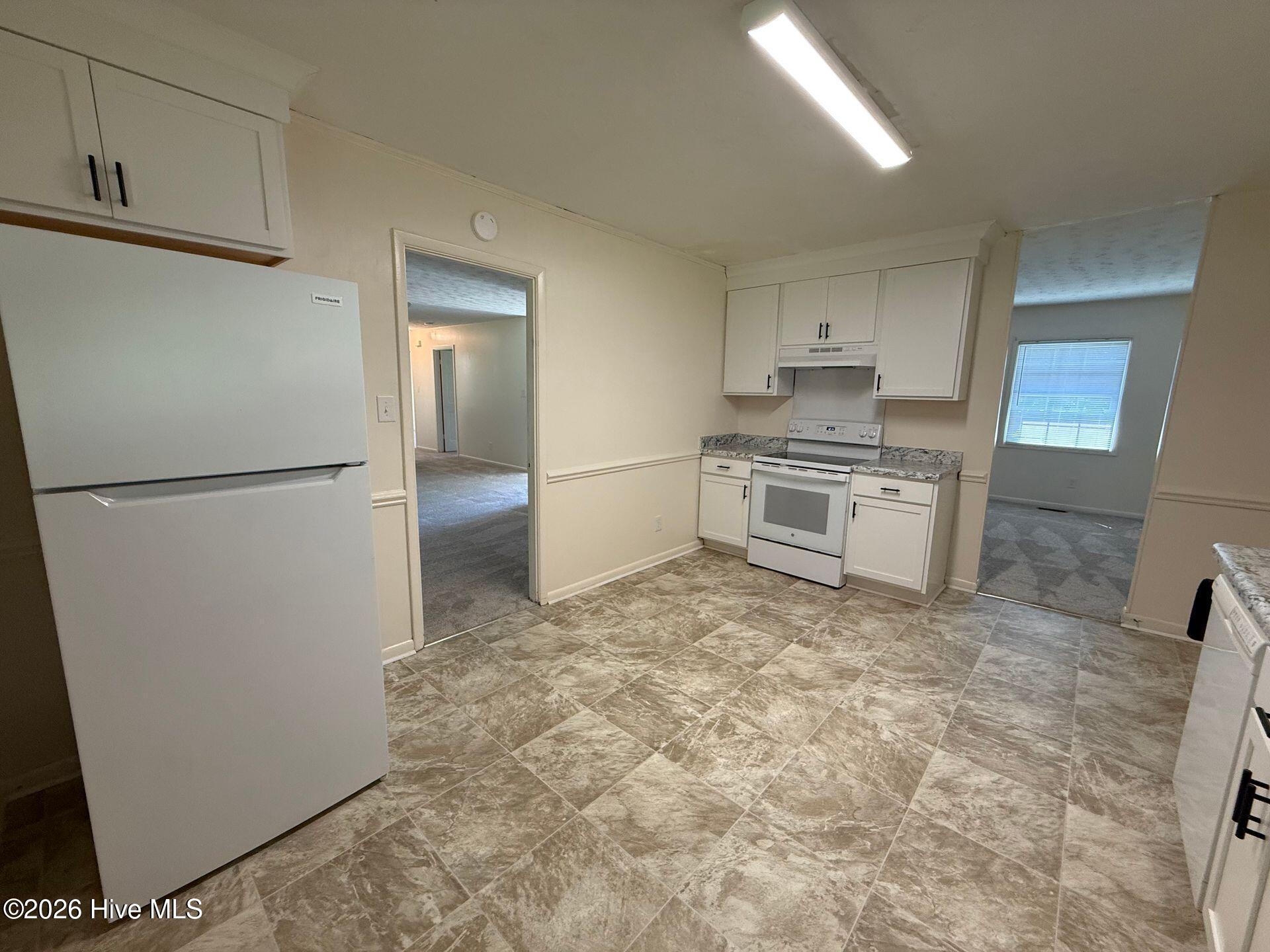 403 Thomas Drive Property Photo 5