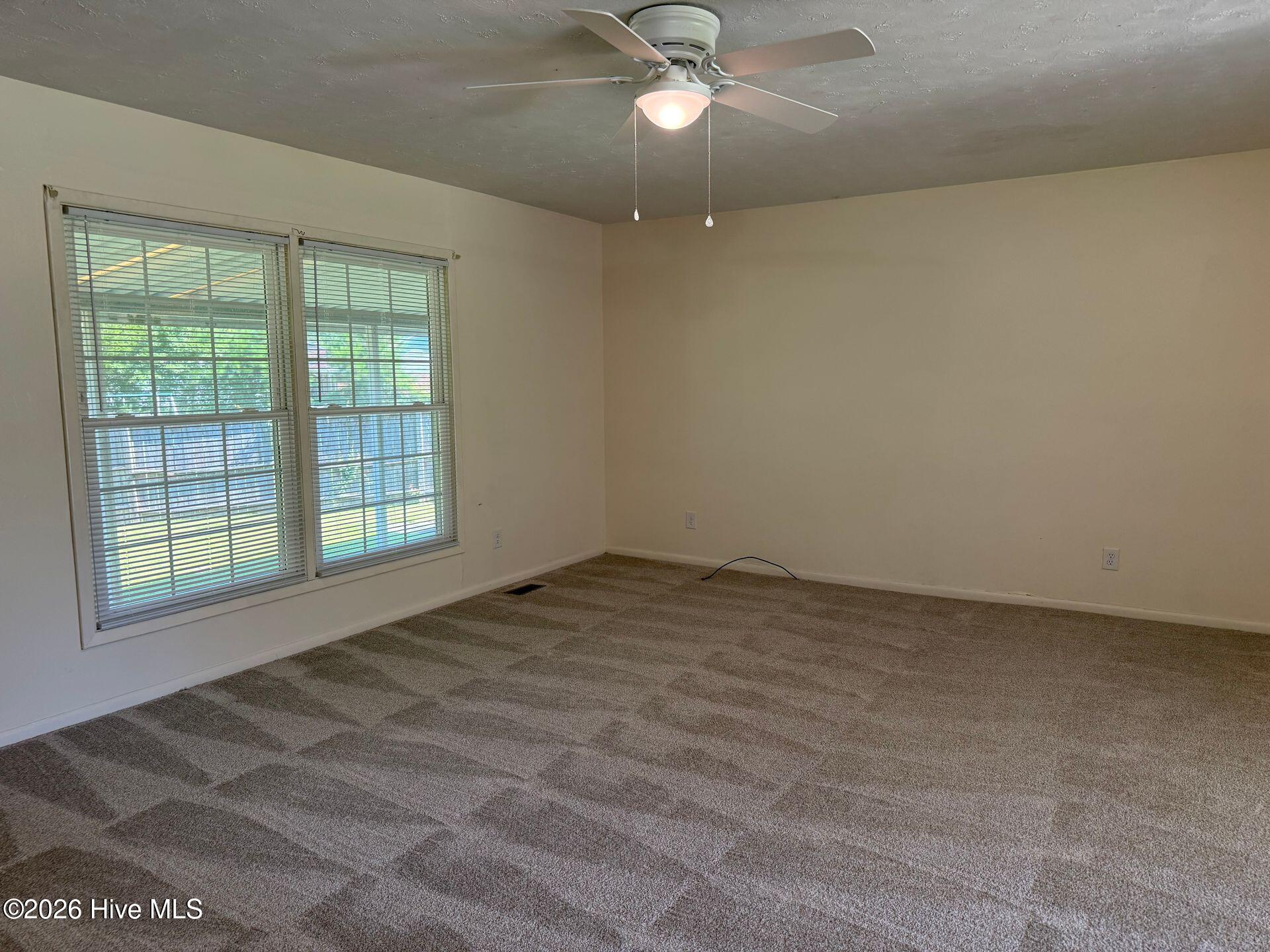 403 Thomas Drive Property Photo 6