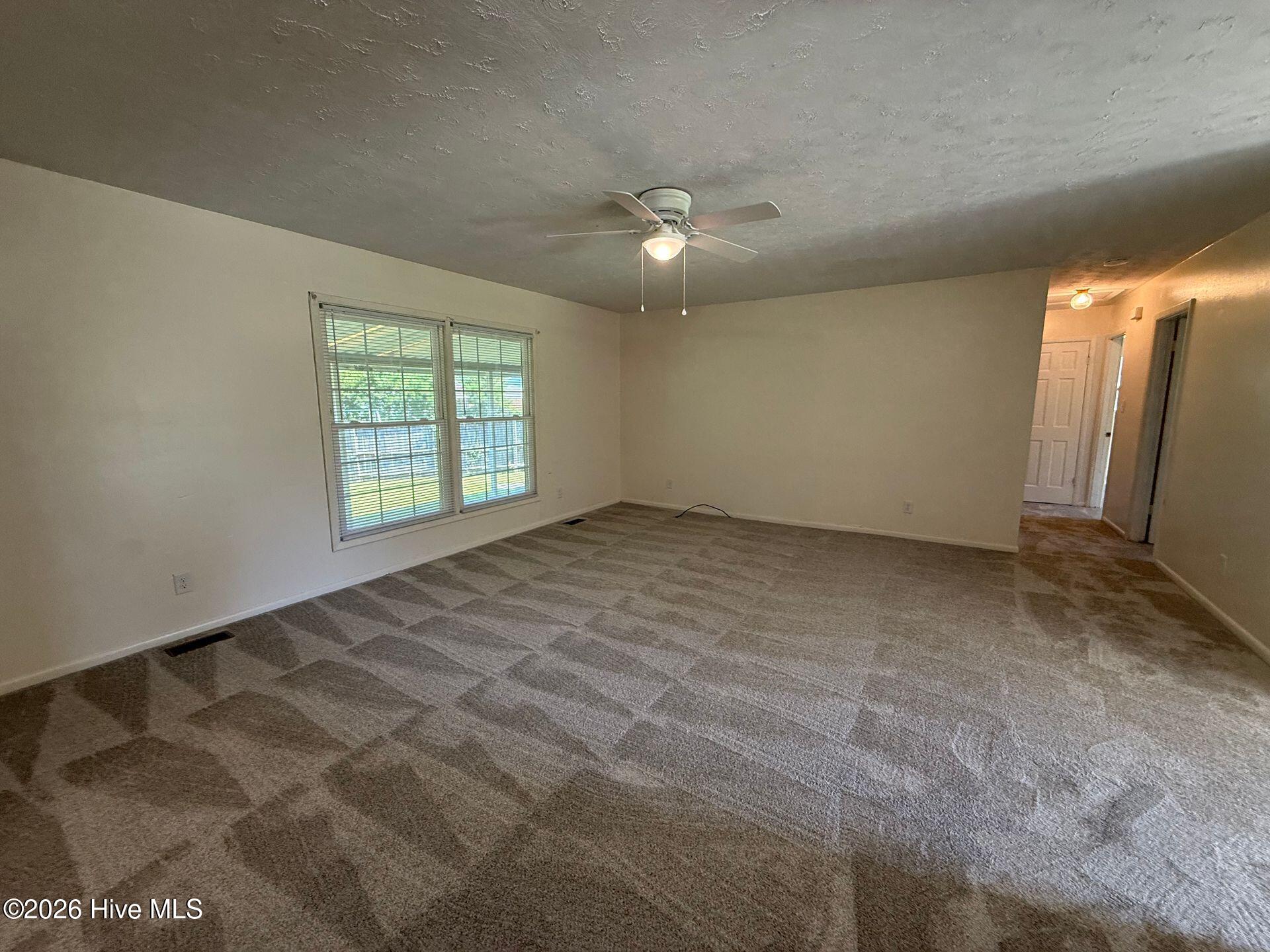 403 Thomas Drive Property Photo 7