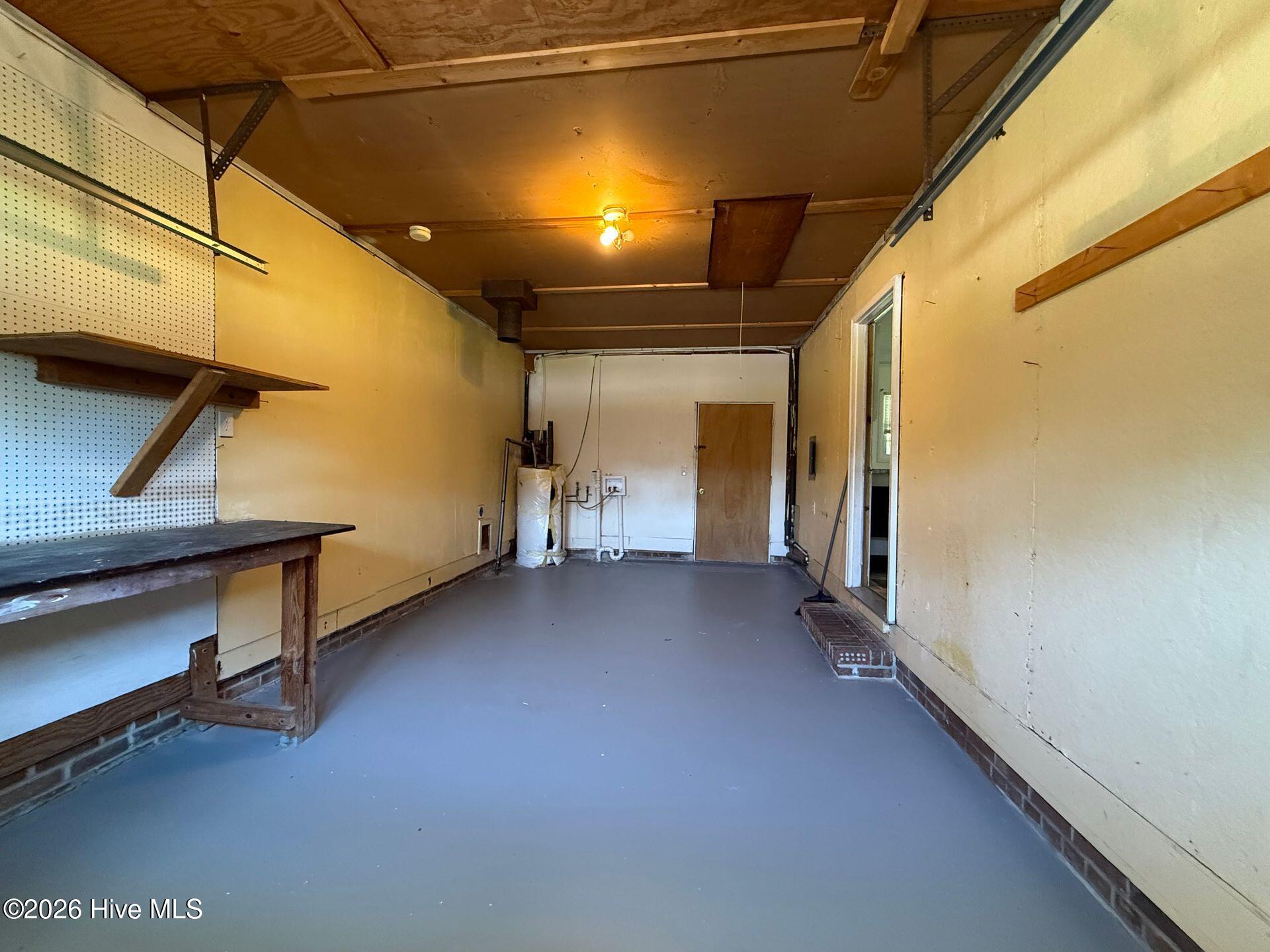 403 Thomas Drive Property Photo 16