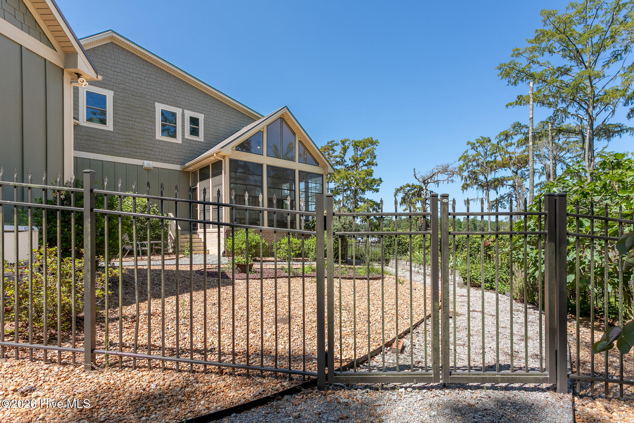 114 Robert Court Property Photo 6