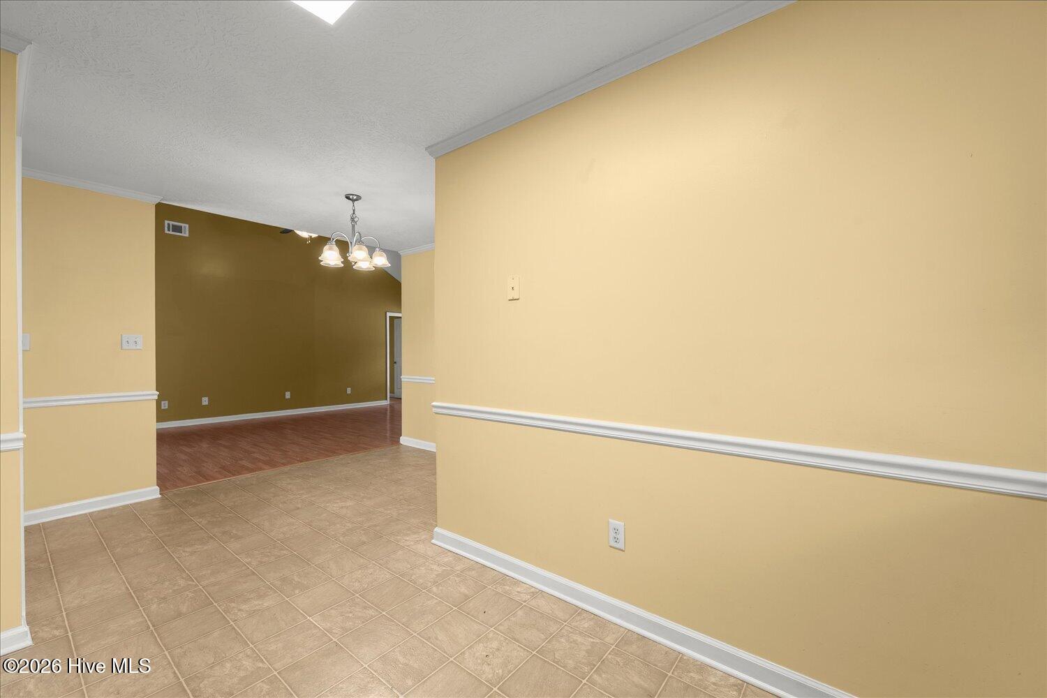 1748 Tamarind Way Property Photo 7