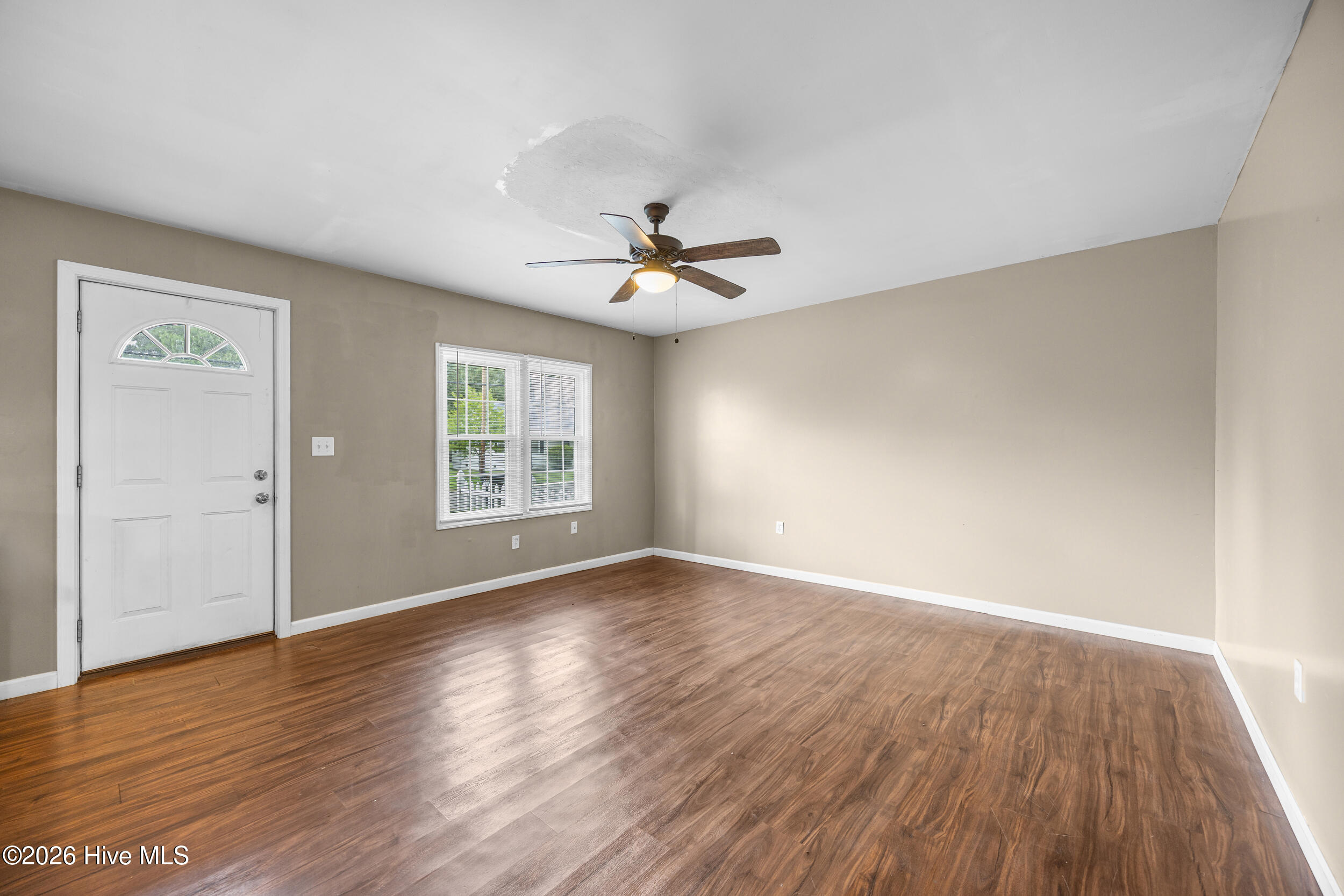 209 W Bridgers Street Property Photo 10