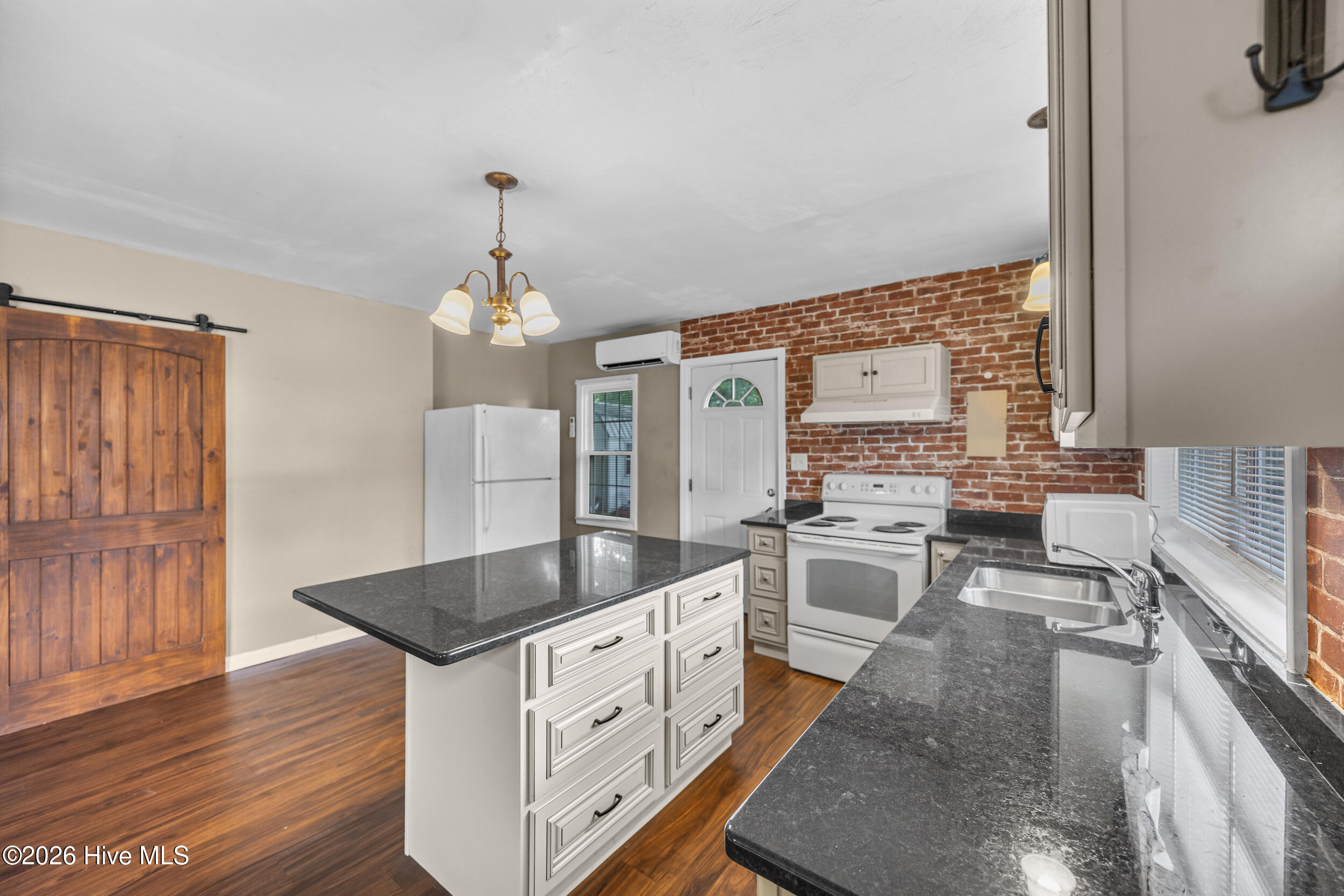 209 W Bridgers Street Property Photo 14