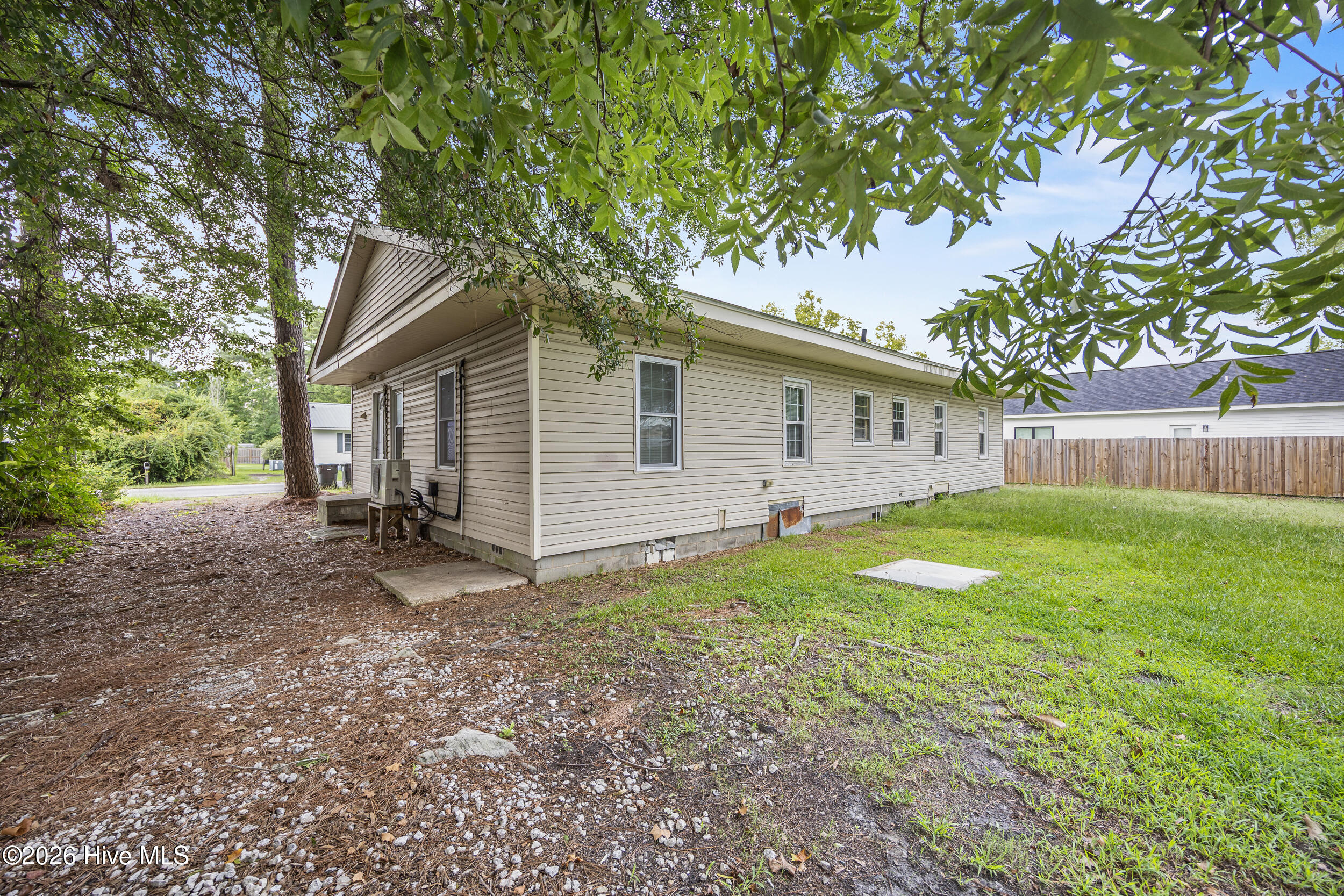 209 W Bridgers Street Property Photo 17