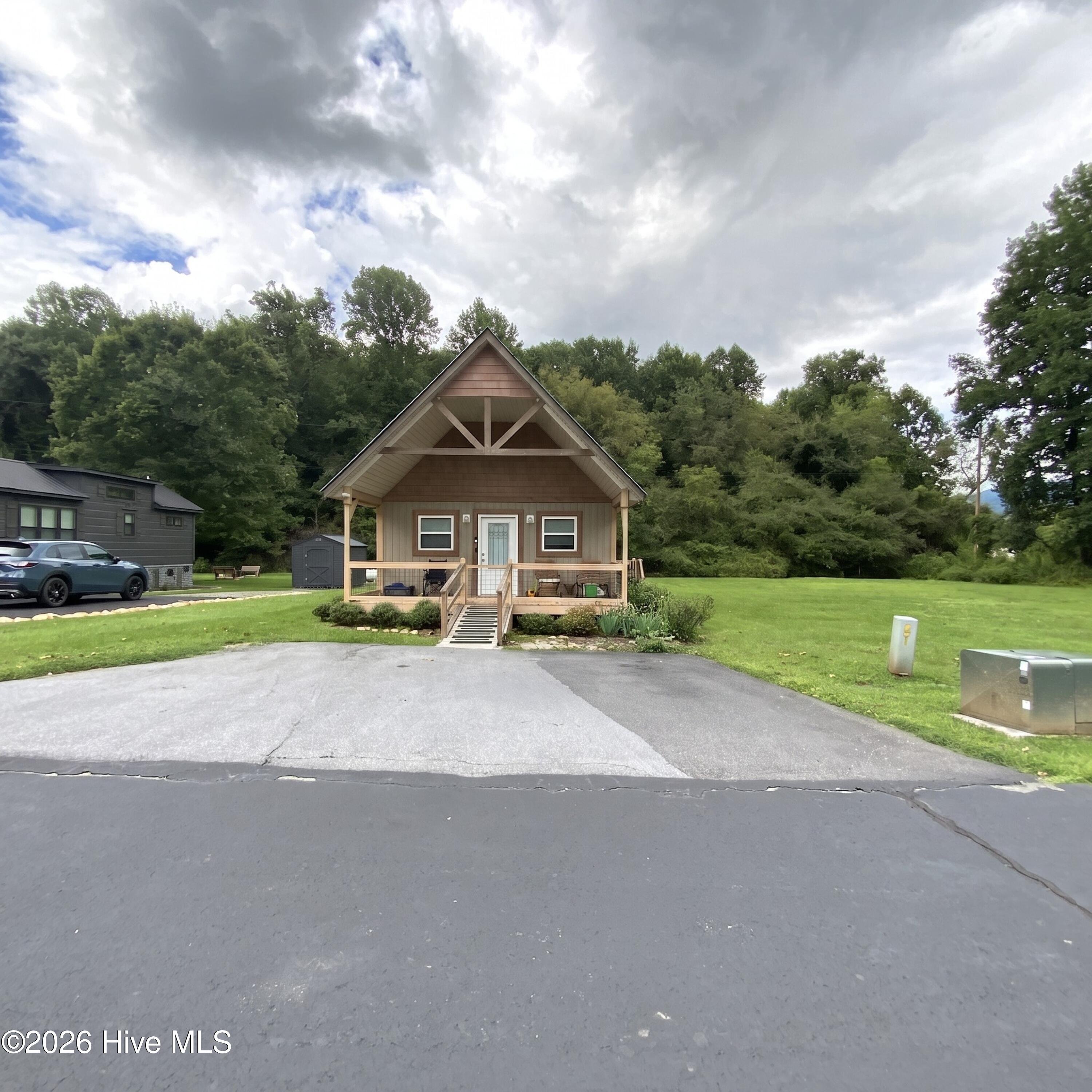 131 Lazy Bear Trail Property Photo 2