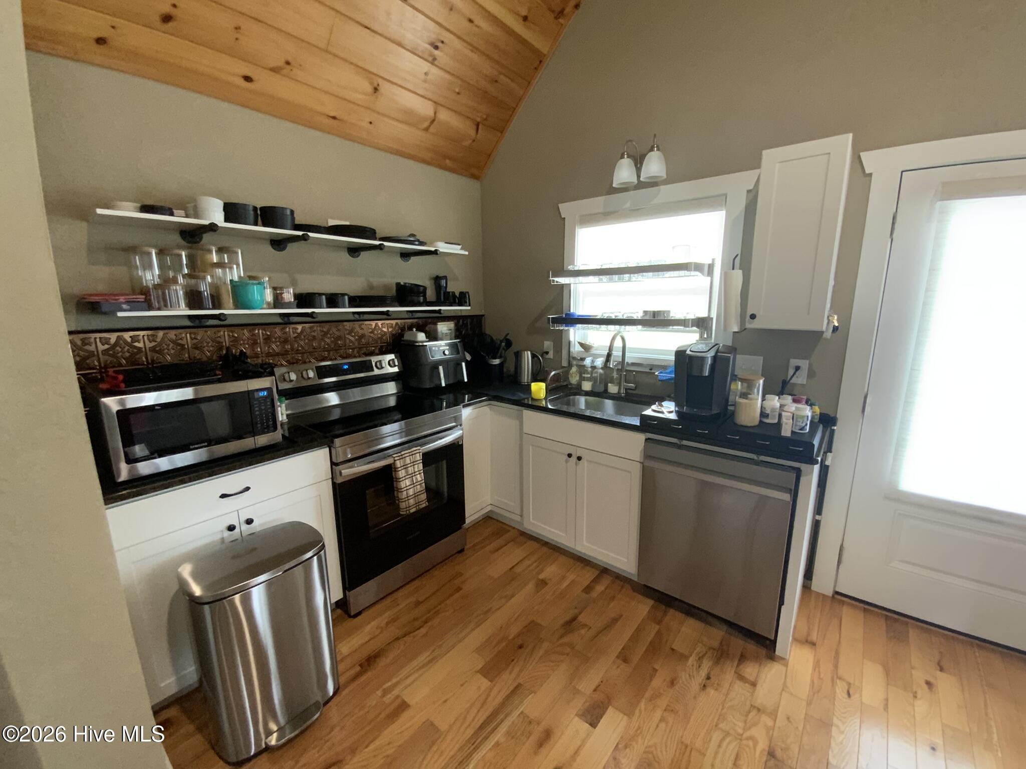 131 Lazy Bear Trail Property Photo 5