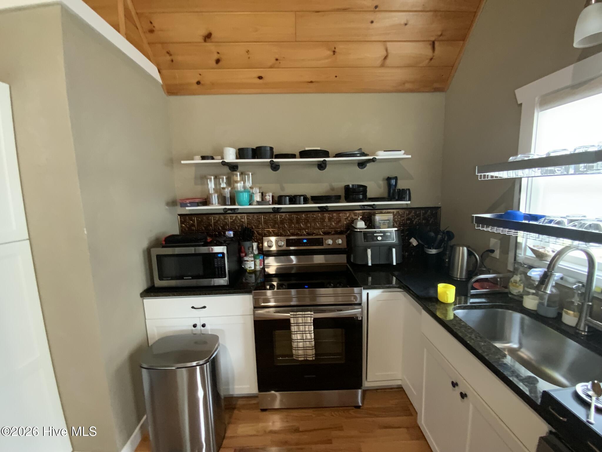 131 Lazy Bear Trail Property Photo 6