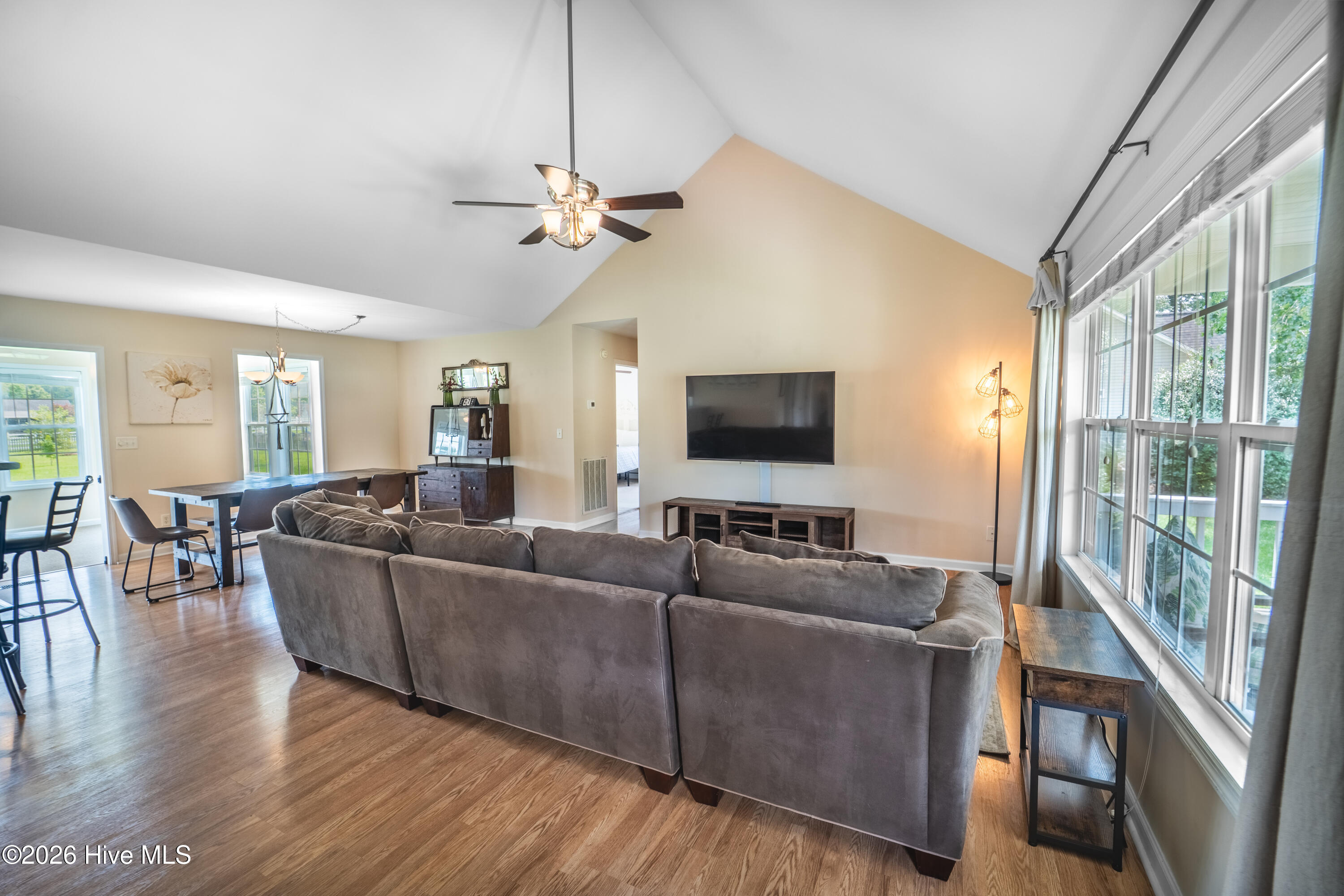 218 Oakmont Drive Property Photo 5