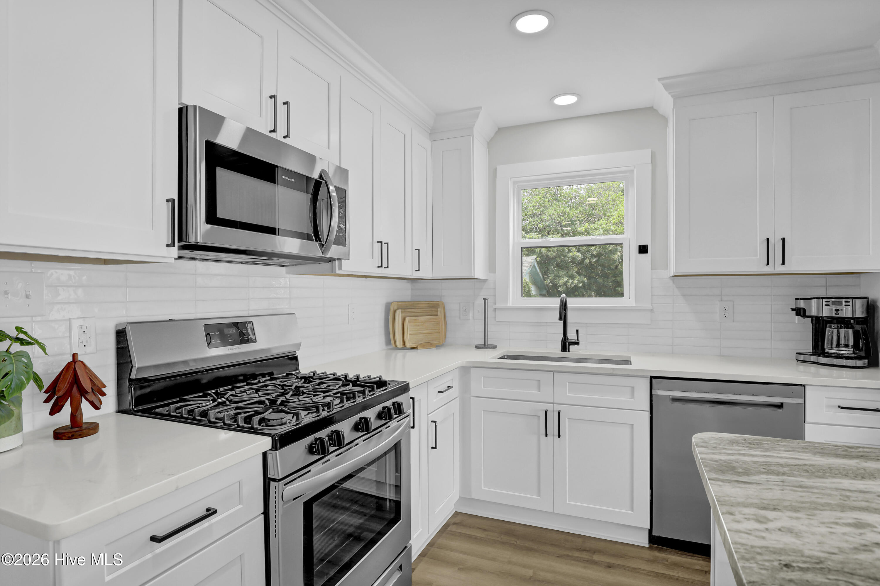 237 Riverside Drive Property Photo 8