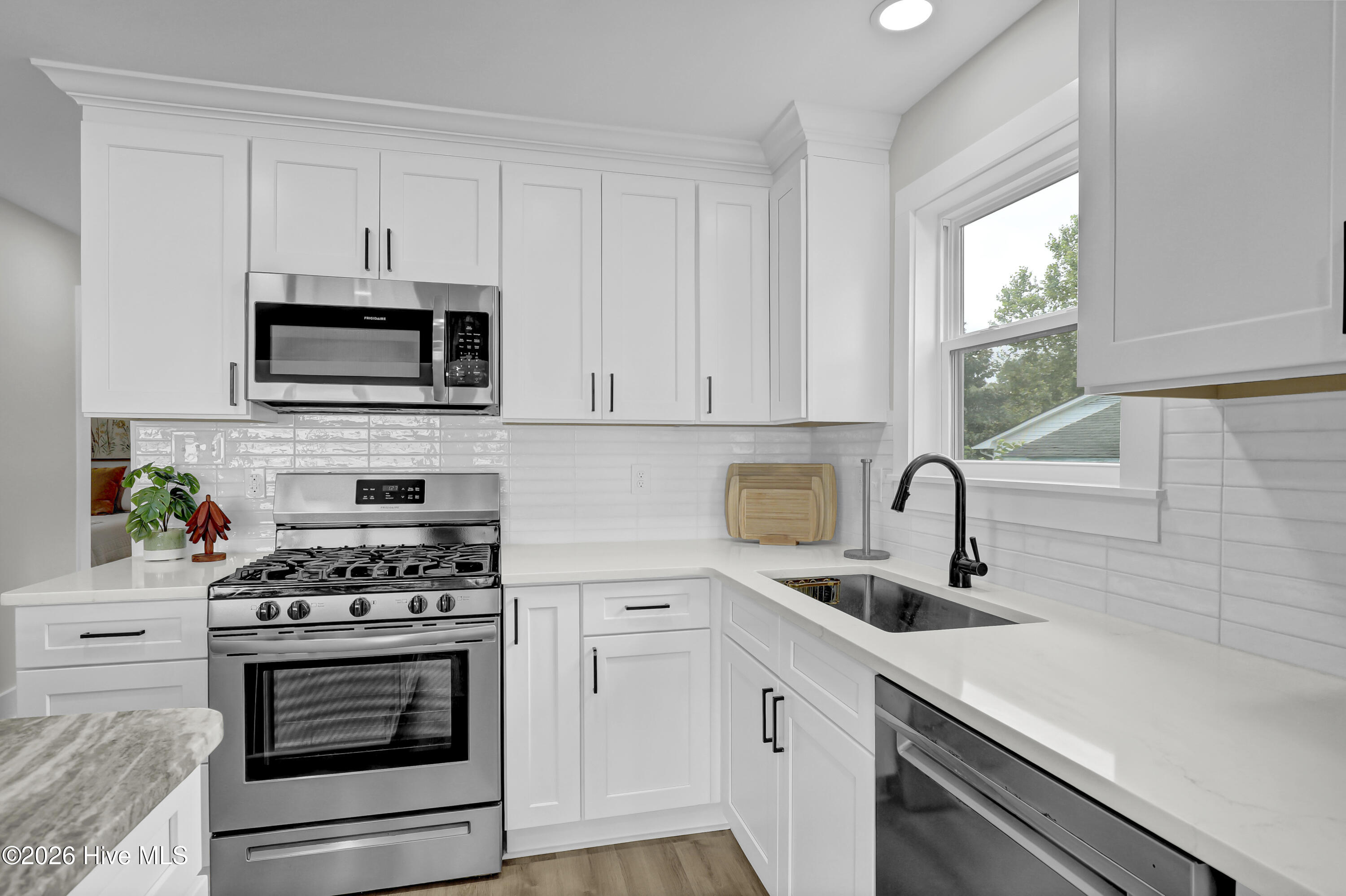 237 Riverside Drive Property Photo 9